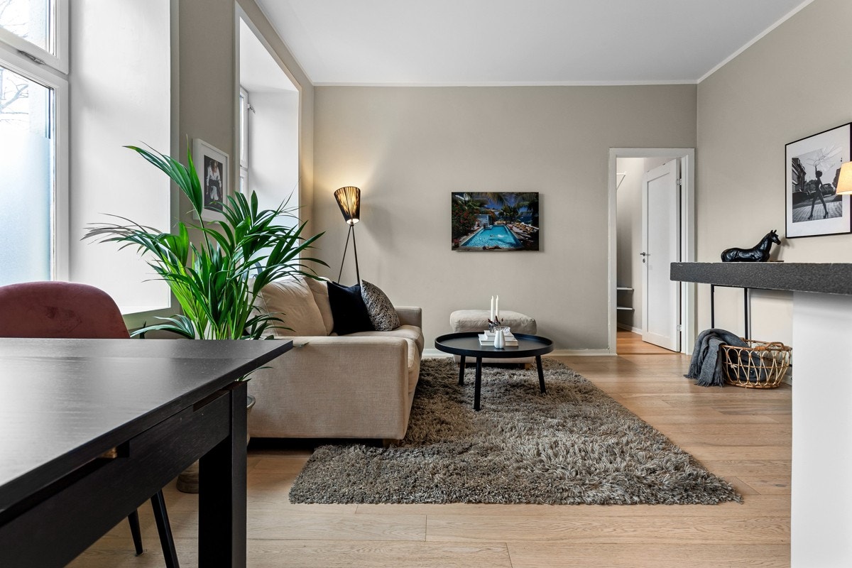 Gjennomgående en-stavs parkett på gulv fra 2015 Galleribilde