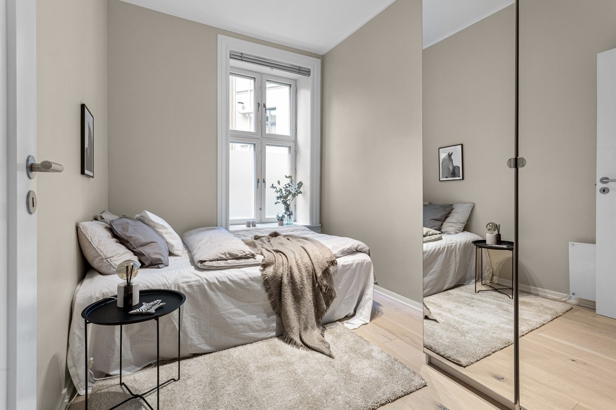 Soverom I med garderobeskap Galleribilde