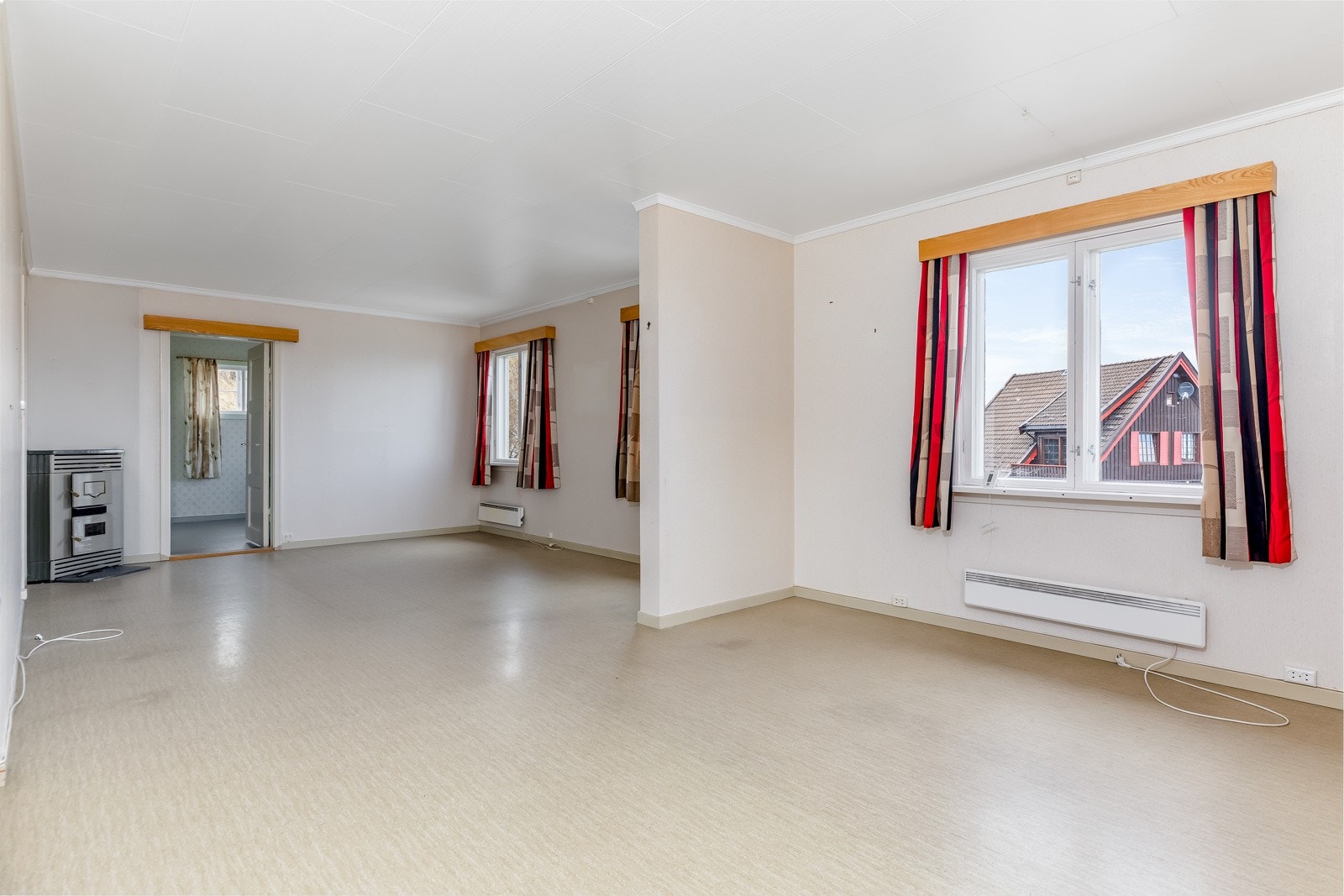 Stua i 2. etasje er åpen og romslig og kan i tillegg by på strålende utsikt. Galleribilde