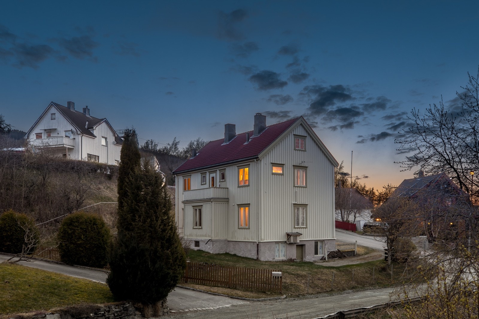 Fra her er det korte avstander til både Bymarka med helårs turterreng og Trondheim Sentrum. Galleribilde