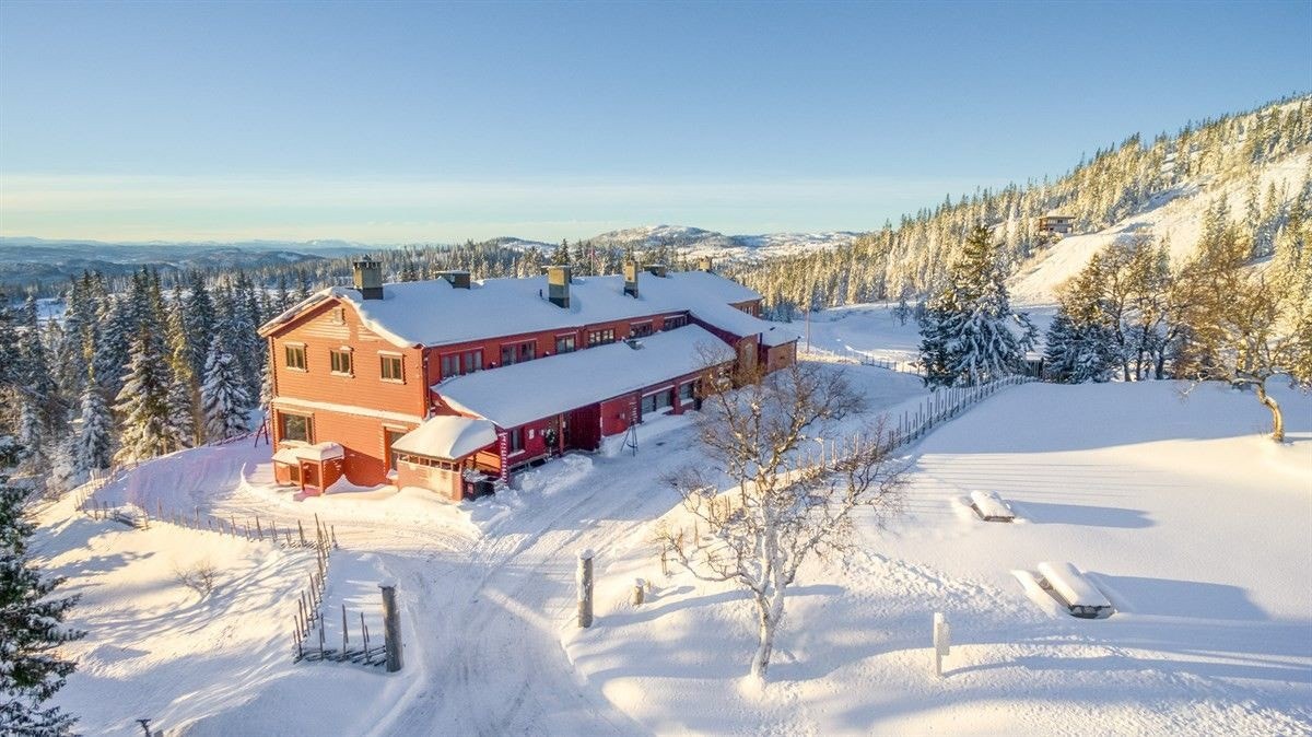 På skistua byr de på både varm sjokolade med krem og pannekaker m.m. alt inkludert fantastisk utsikt. Galleribilde