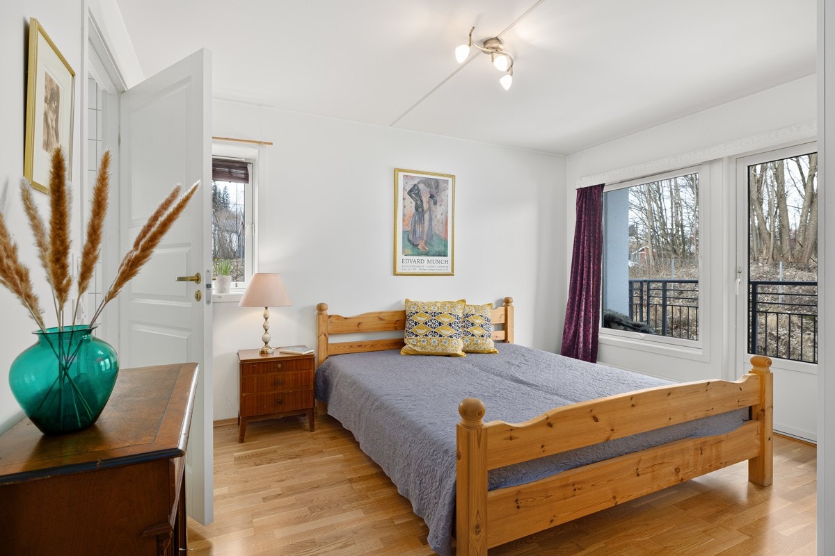 Stort hovedsoverom med god plass til dobbeltsent Galleribilde