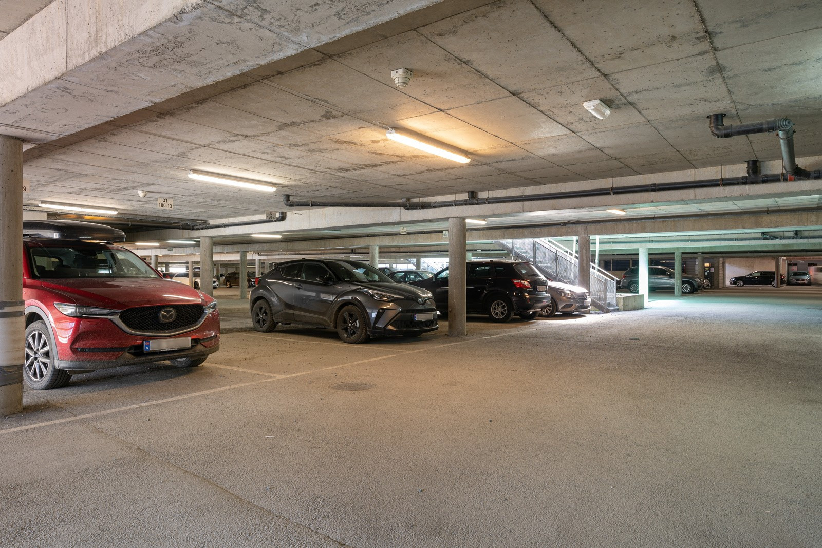 En fast parkeringsplass i felles garasjeanlegg