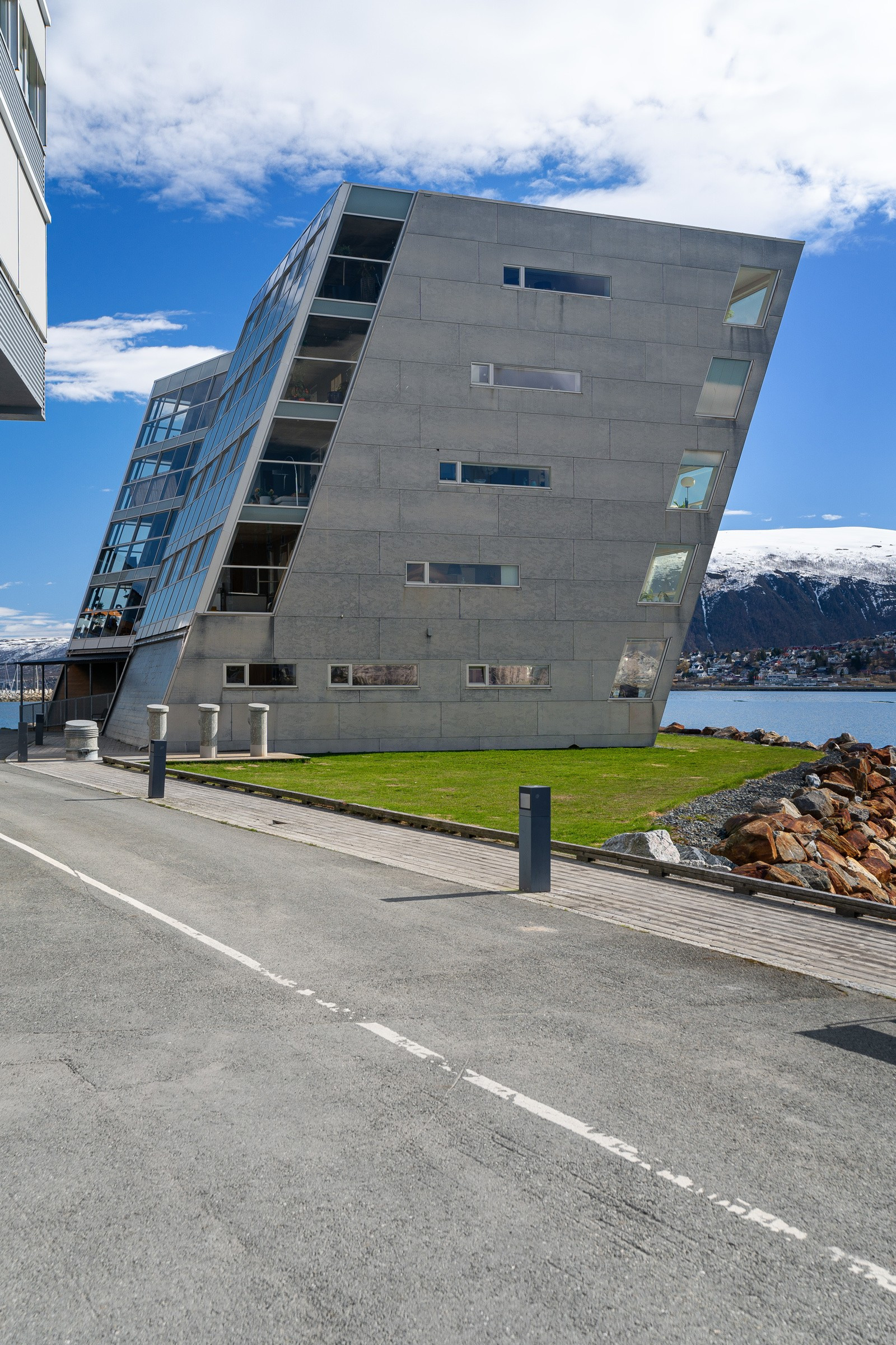 Boligen ligger i byggets 1. etasje
