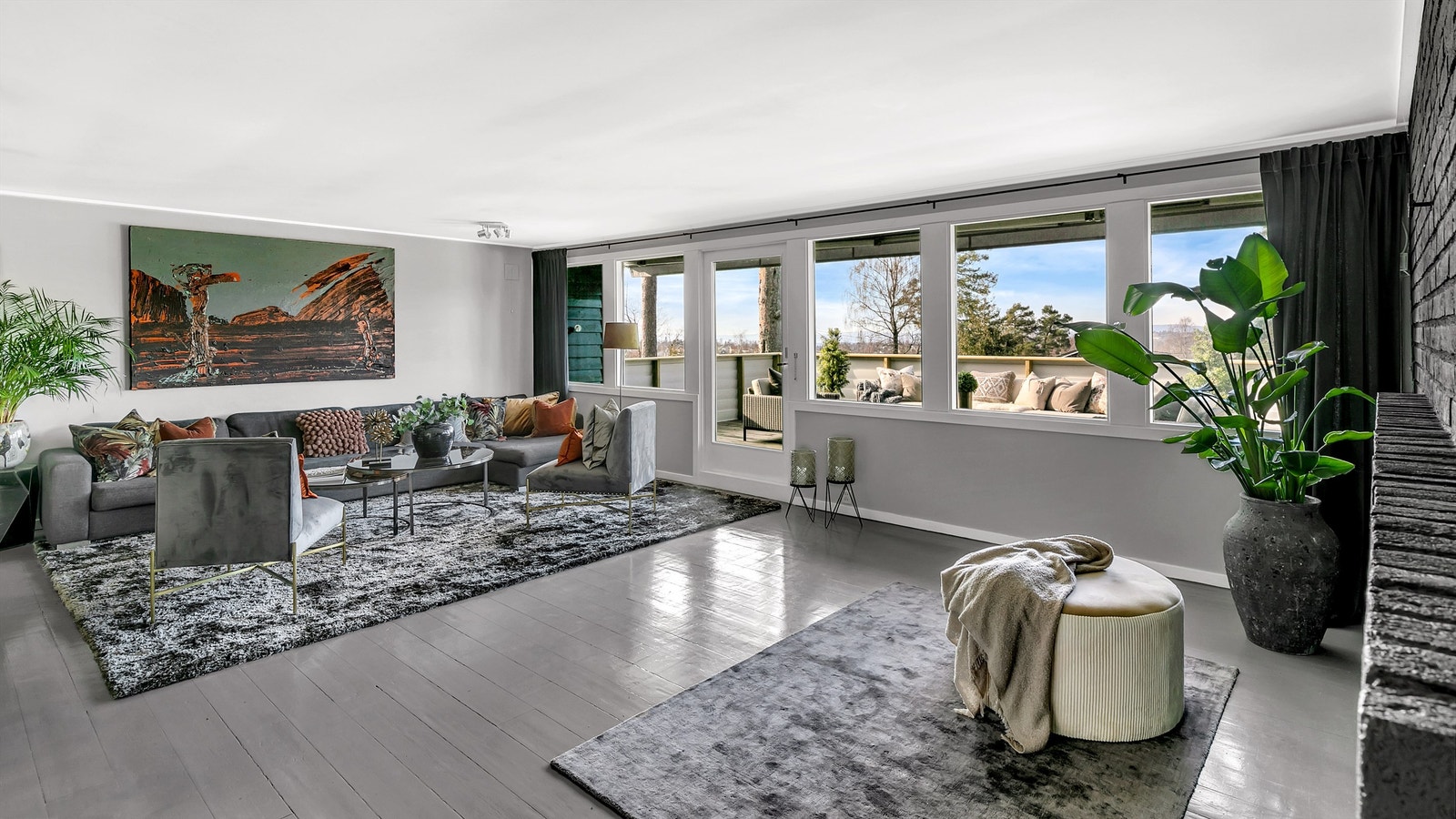 Tiltalende og innholdsrik enebolig med mye naturlig lys. Galleribilde