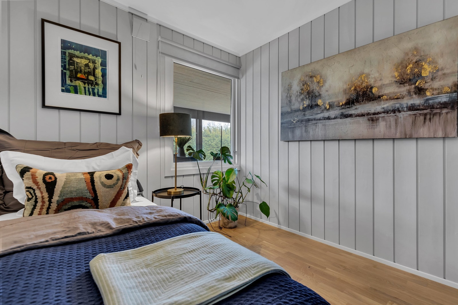 Soverom 3, underetasje. Plassbygd skap . Galleribilde