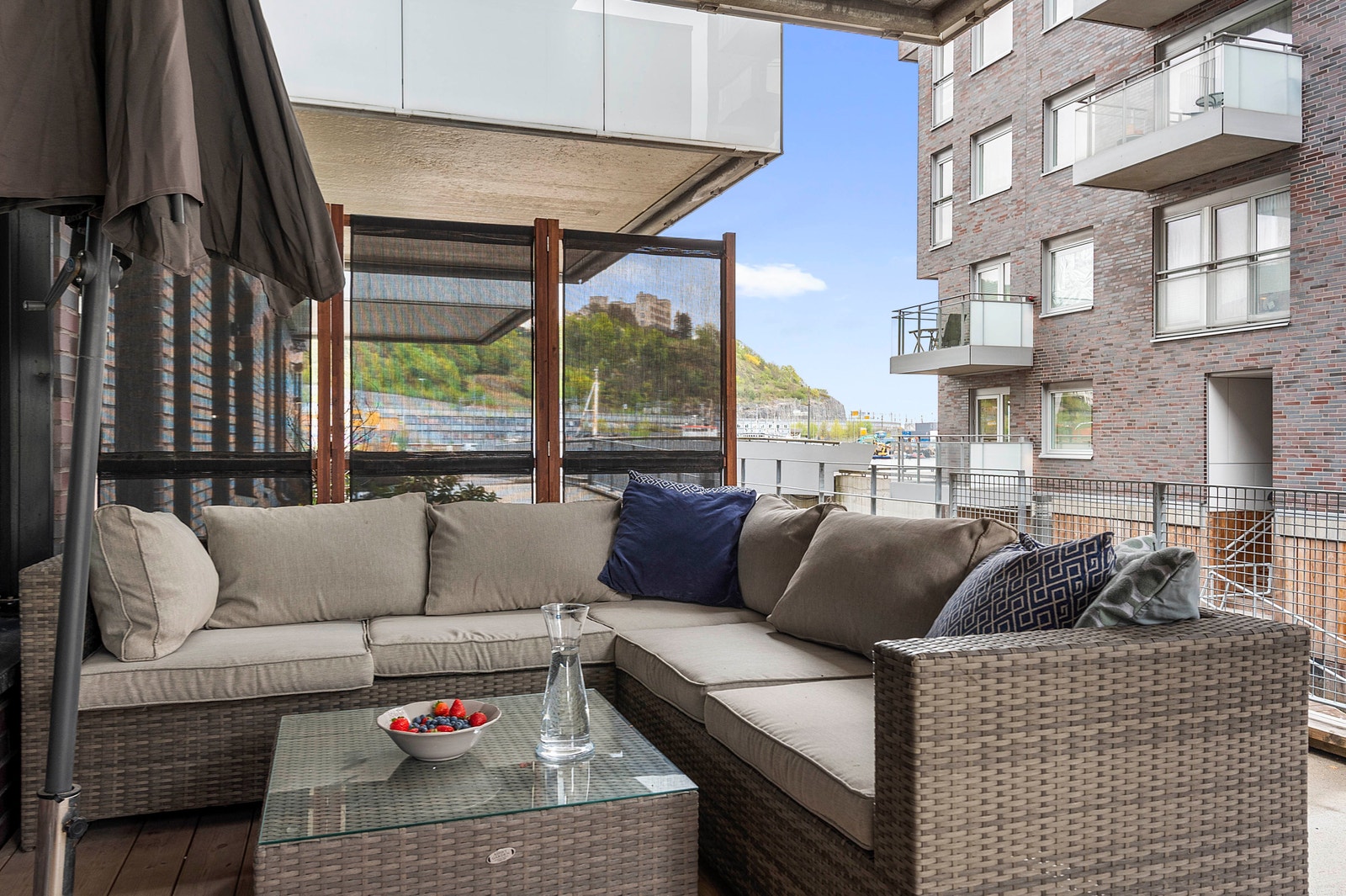 Det er god plass til spisebord/sittegruppe med øvrig møblement. Galleribilde