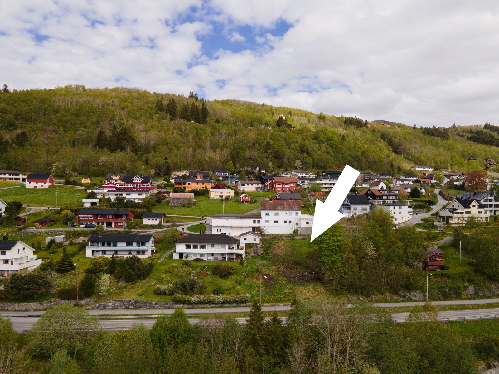 Velkommen til Fauskevegen. Tomten ligger i et etablert område på Fauske. Galleribilde