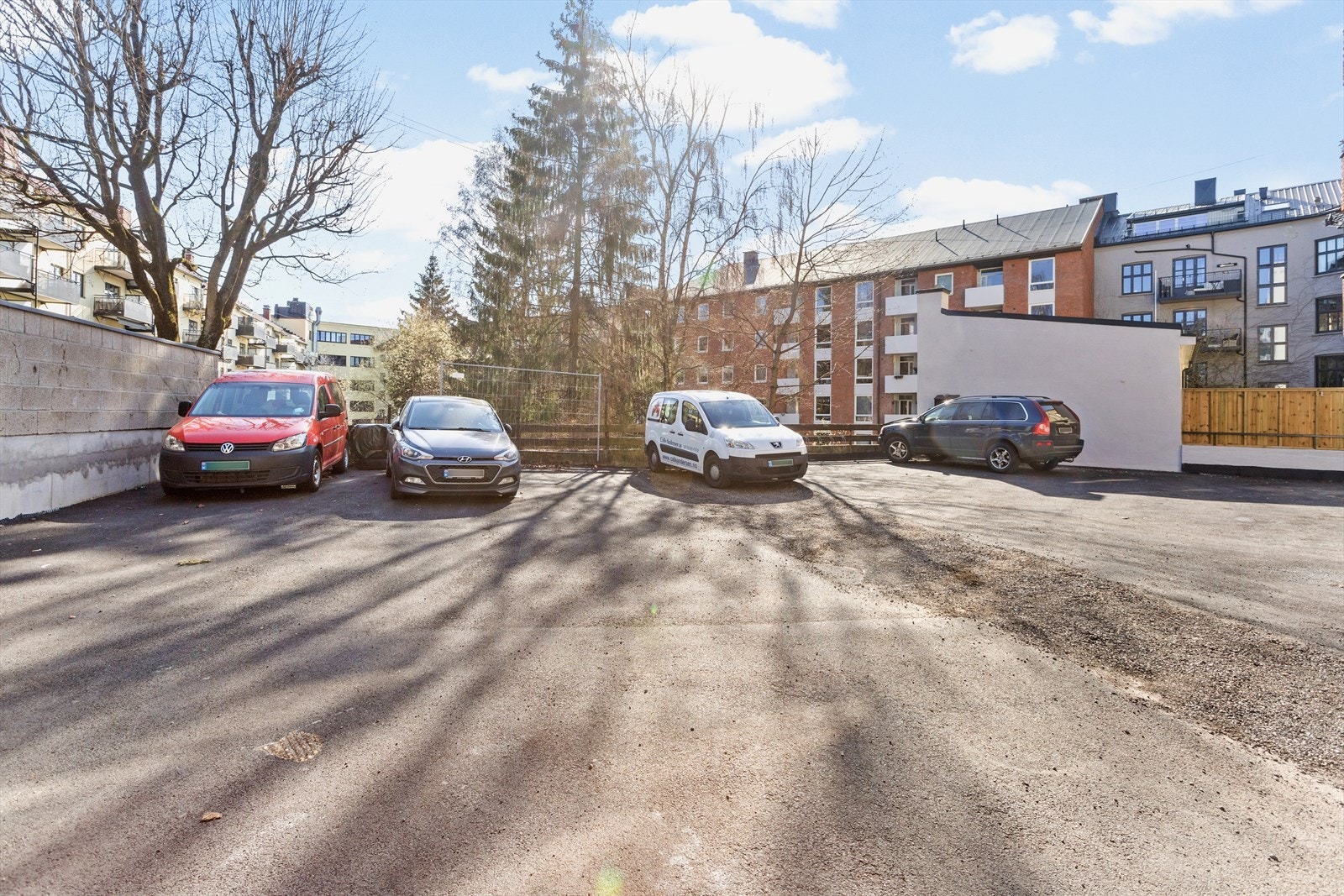 Parkering i innlåst bakgård for beboere i Sannergata 25 Galleribilde