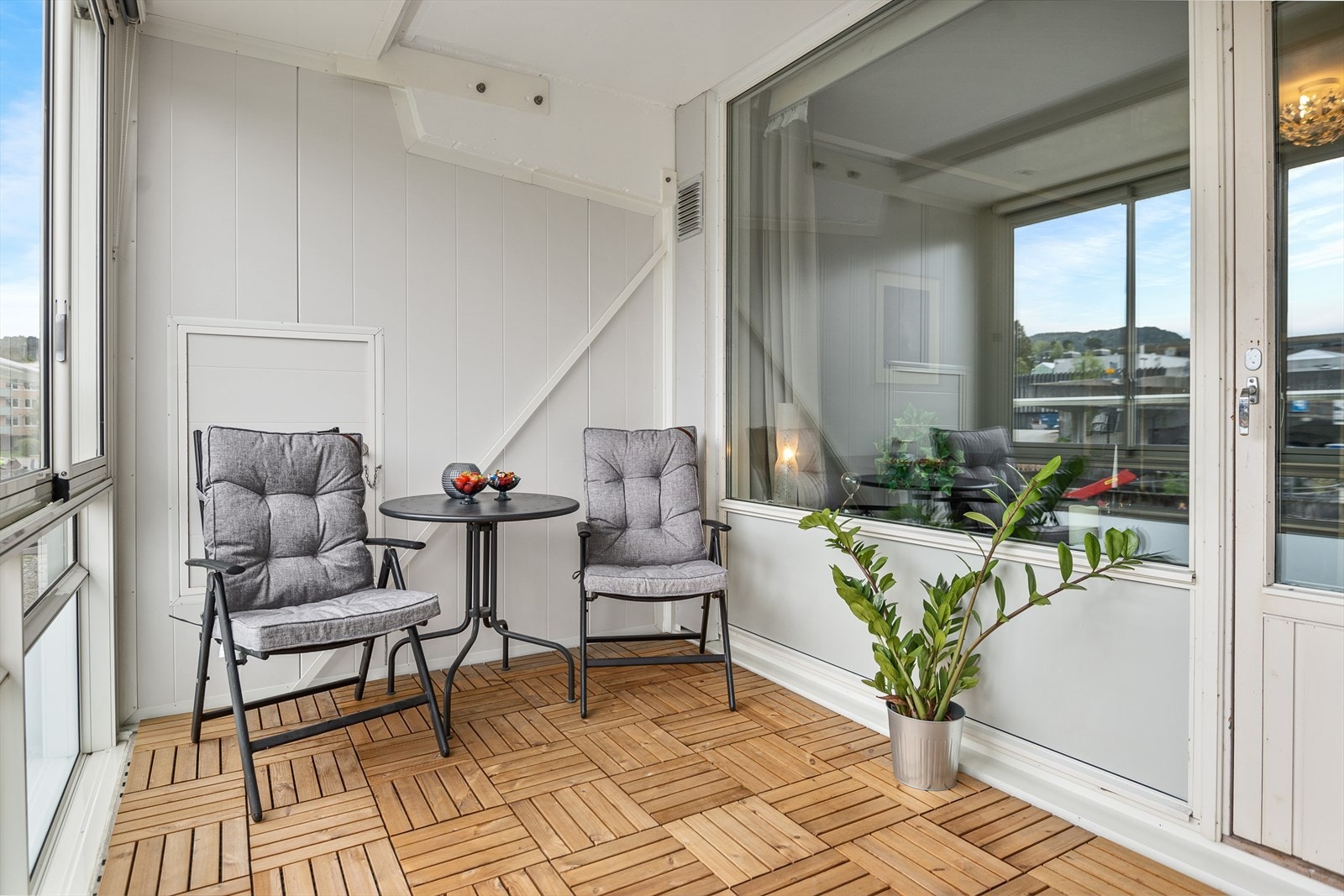 Fra stuen er det utgang til en innglasset balkong på 8 m2. Galleribilde