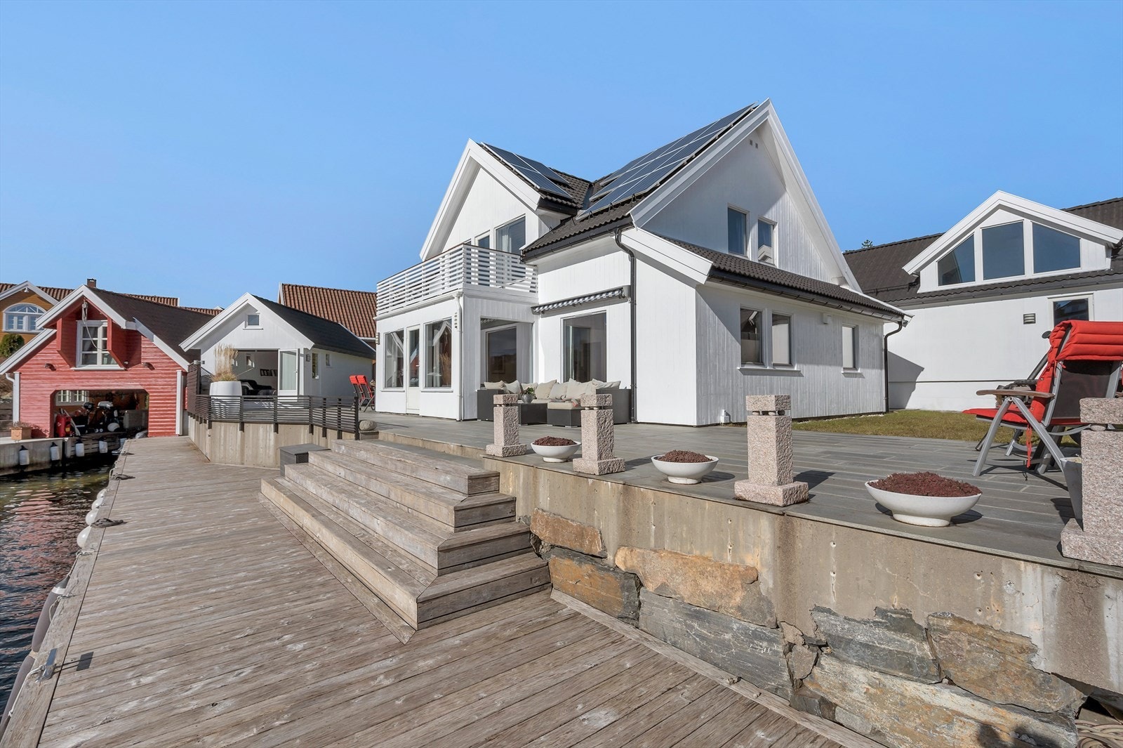 Skiferplatting fra Oppdal skifer med flere steder å ha utemøbler og beplantning Galleribilde