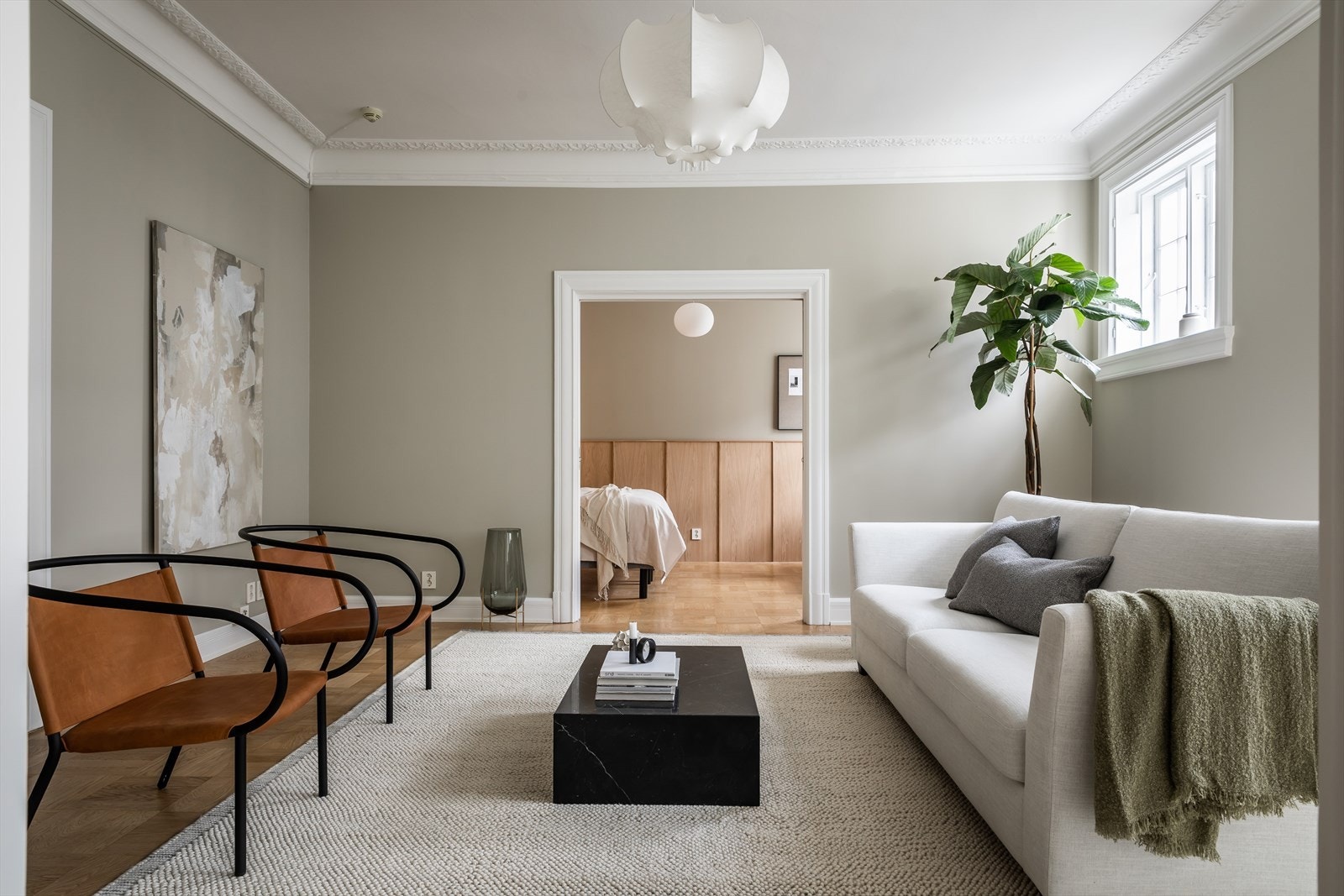 Designlamper er fra Luceplan, 101 Copenhagen, DCW og Flos. Galleribilde