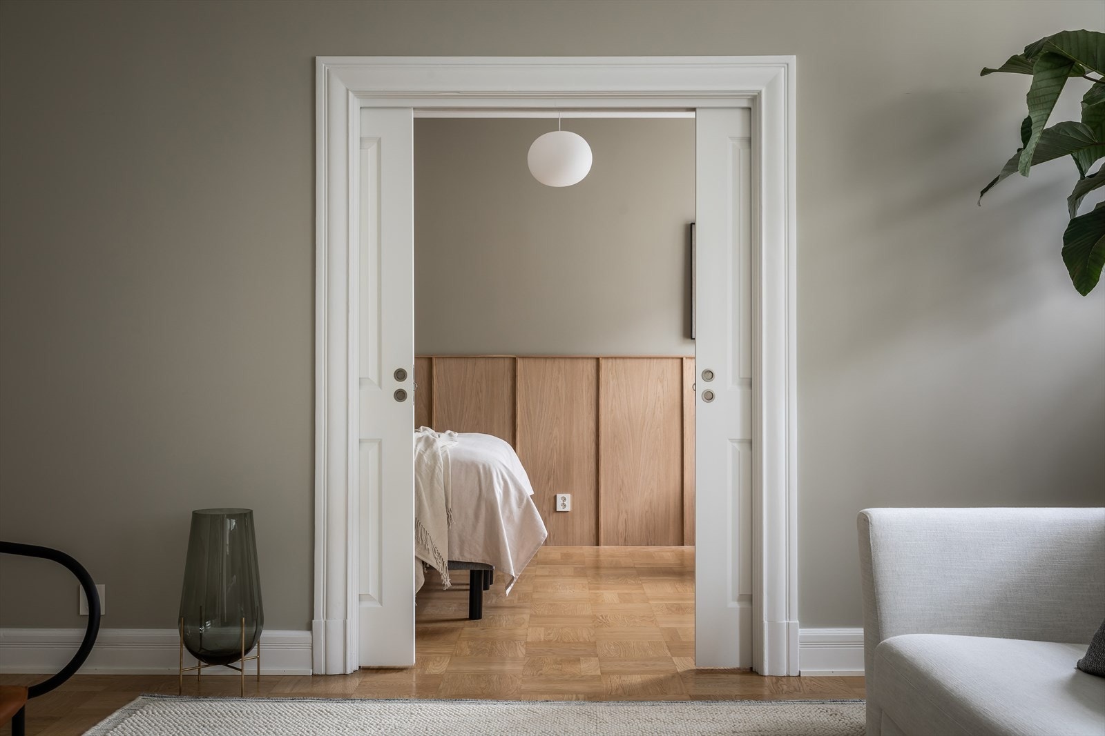 Heltre eikegulv i rutemønster, nyslipt og lakkert. Galleribilde