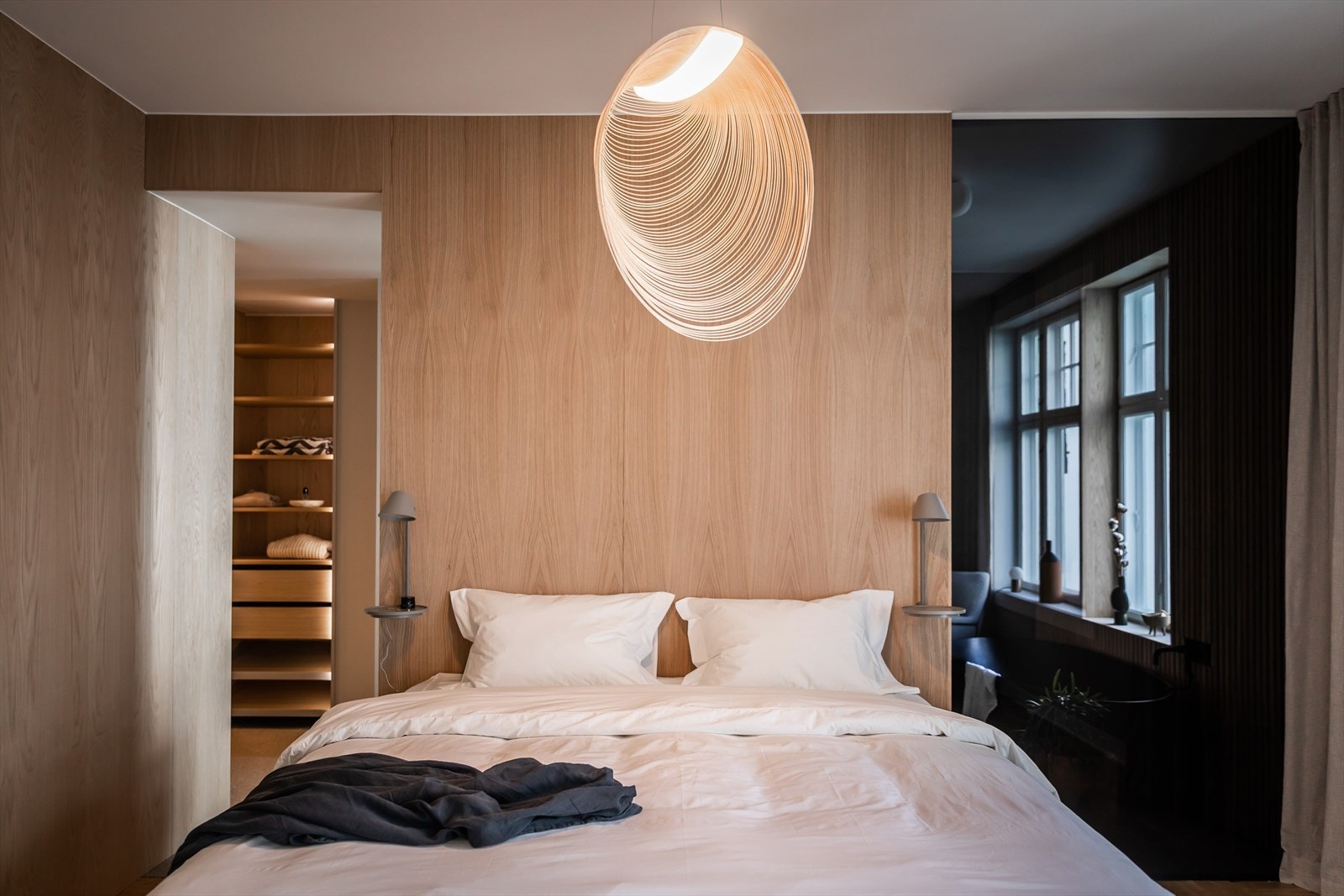 All innredning er spesialtilpasset og snekkerbygget. Galleribilde