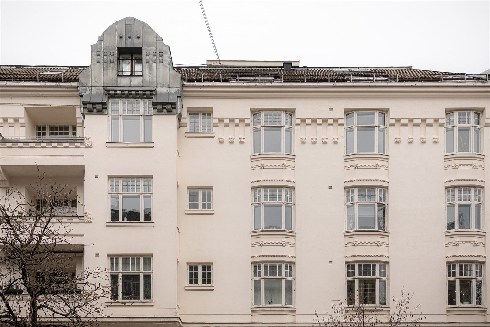 Velholdt bygård på Frogner, med heis. Galleribilde