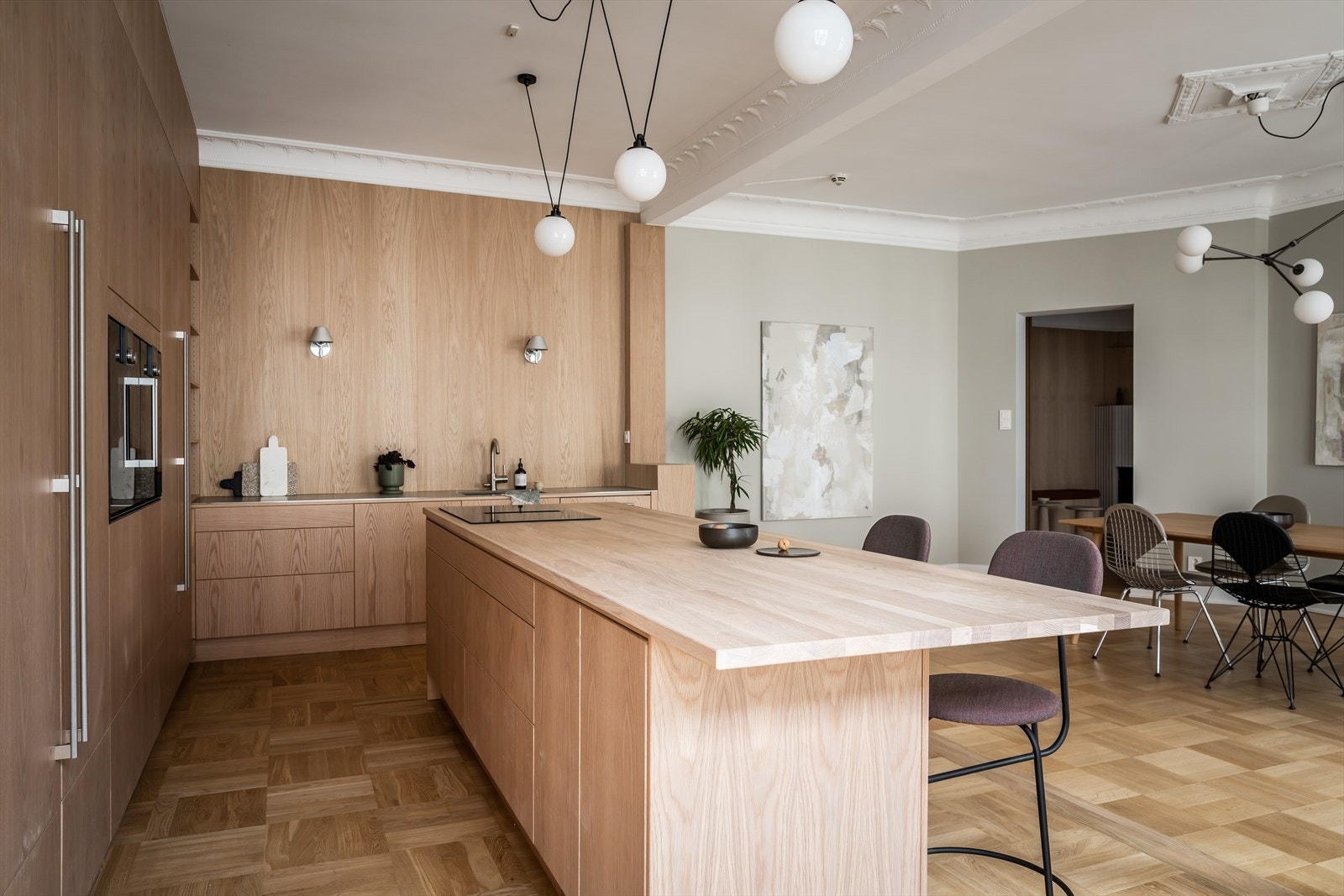 Kjøkkenet fra Drømmekjøkken / Ballingslöv er spesialtilpasset leiligheten. Galleribilde