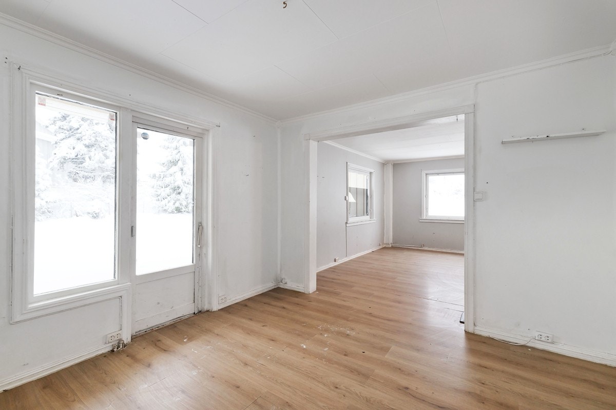 Fra stuen er det utgang til en stor balkong. Galleribilde