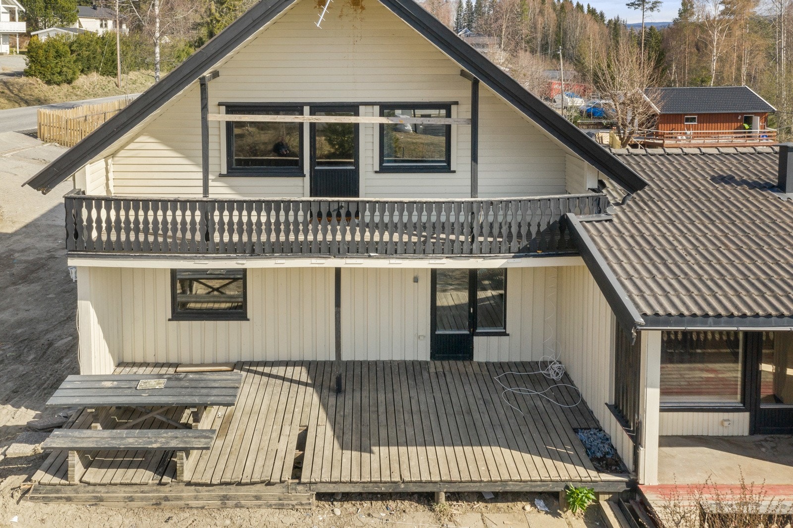 Stor uteområdet for å nyte solforholdene. Galleribilde