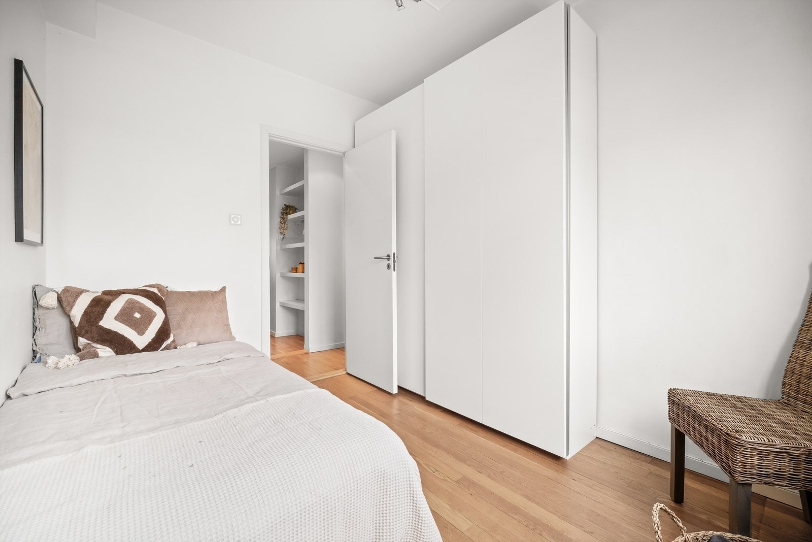 Skyvedørsgarderobe på soverom 2 Galleribilde