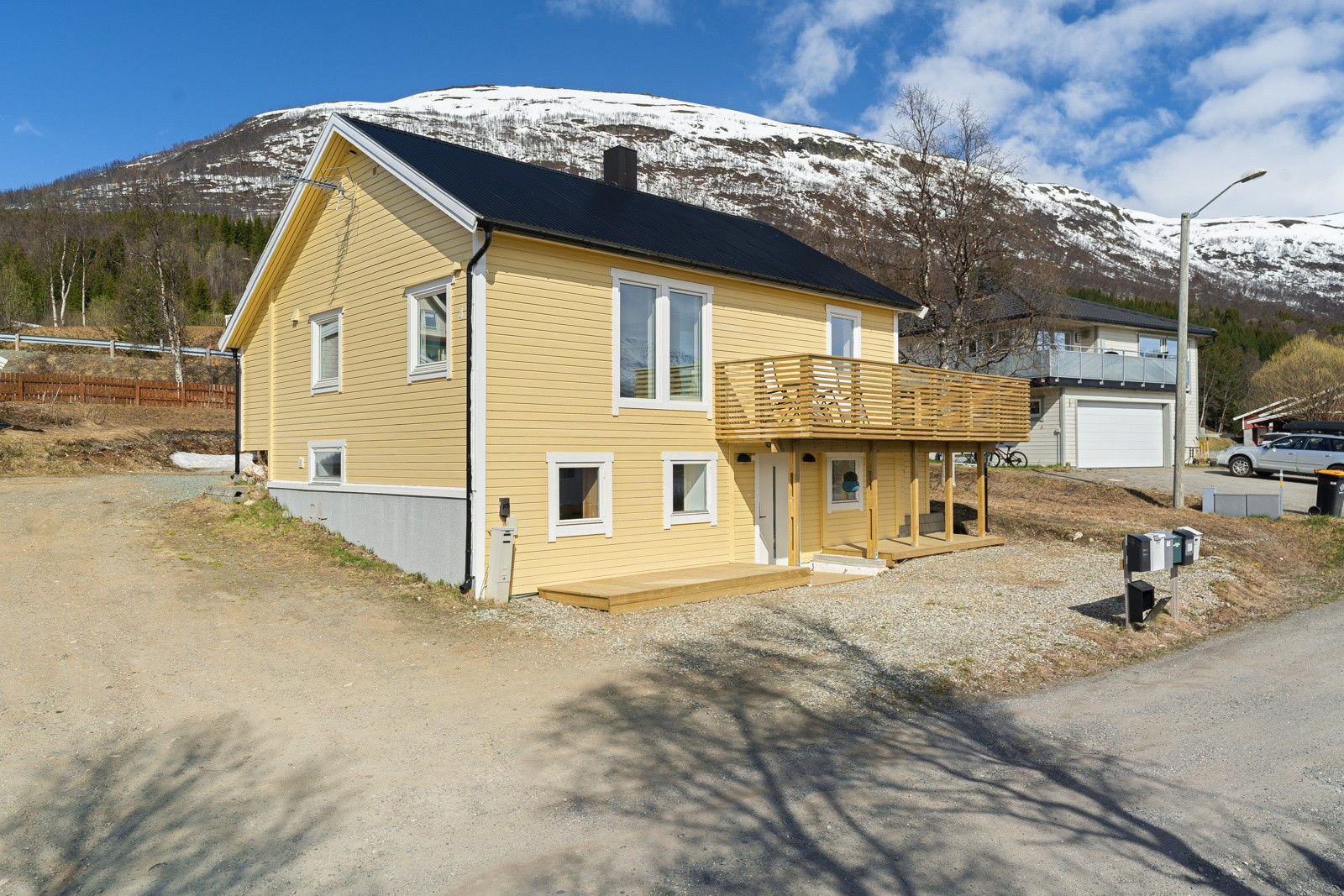 Velkommen til Svingbakken 4 - En oppusset enebolig i Ramfjorden med god utsikt!