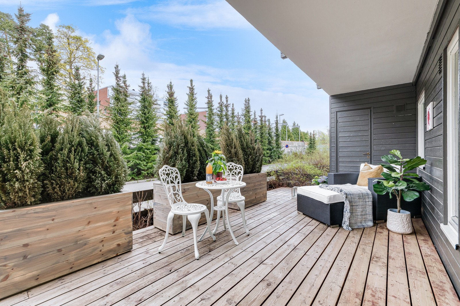 Norvendt markterrasse på ca 35 kvm med utgang fra stue / soverom 2 Galleribilde