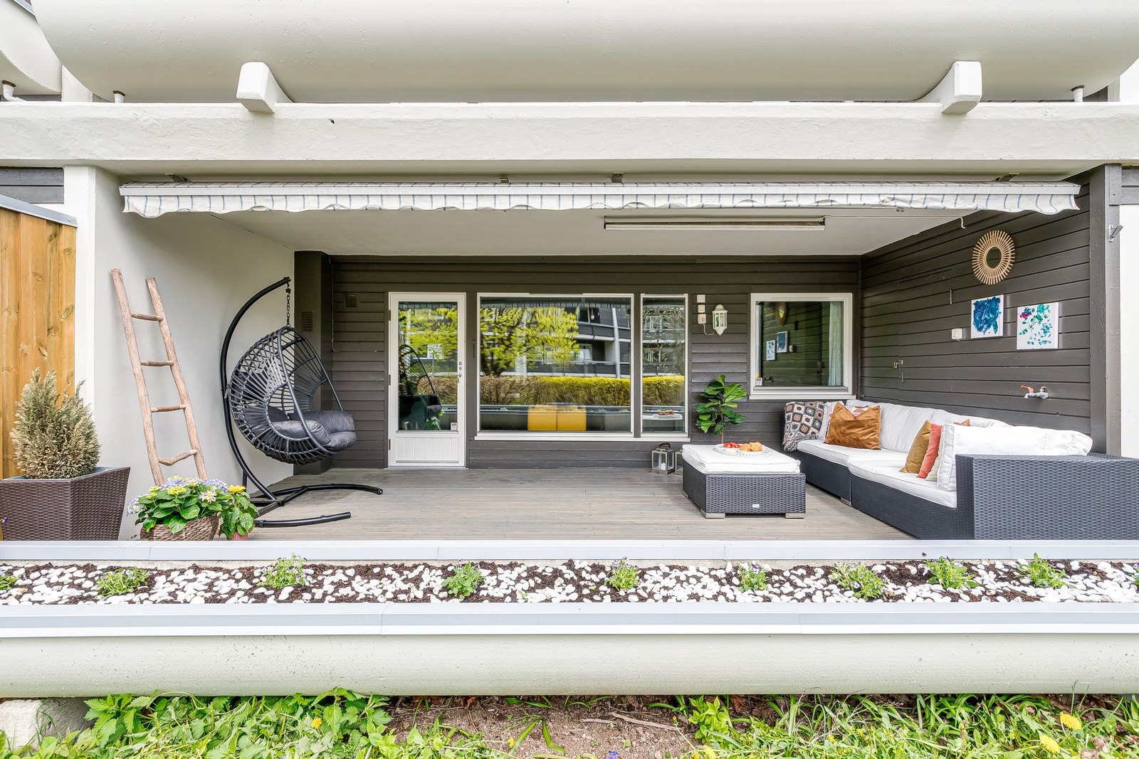 Sydvendt terrasse sett fra hage Galleribilde