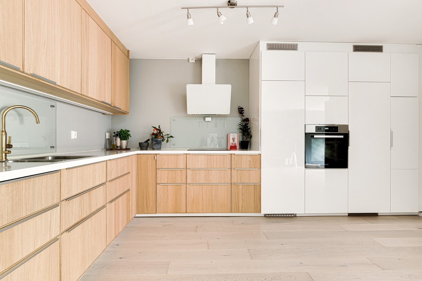 Integrerte hvitevarer fra Miele, Simens og Bosch Galleribilde