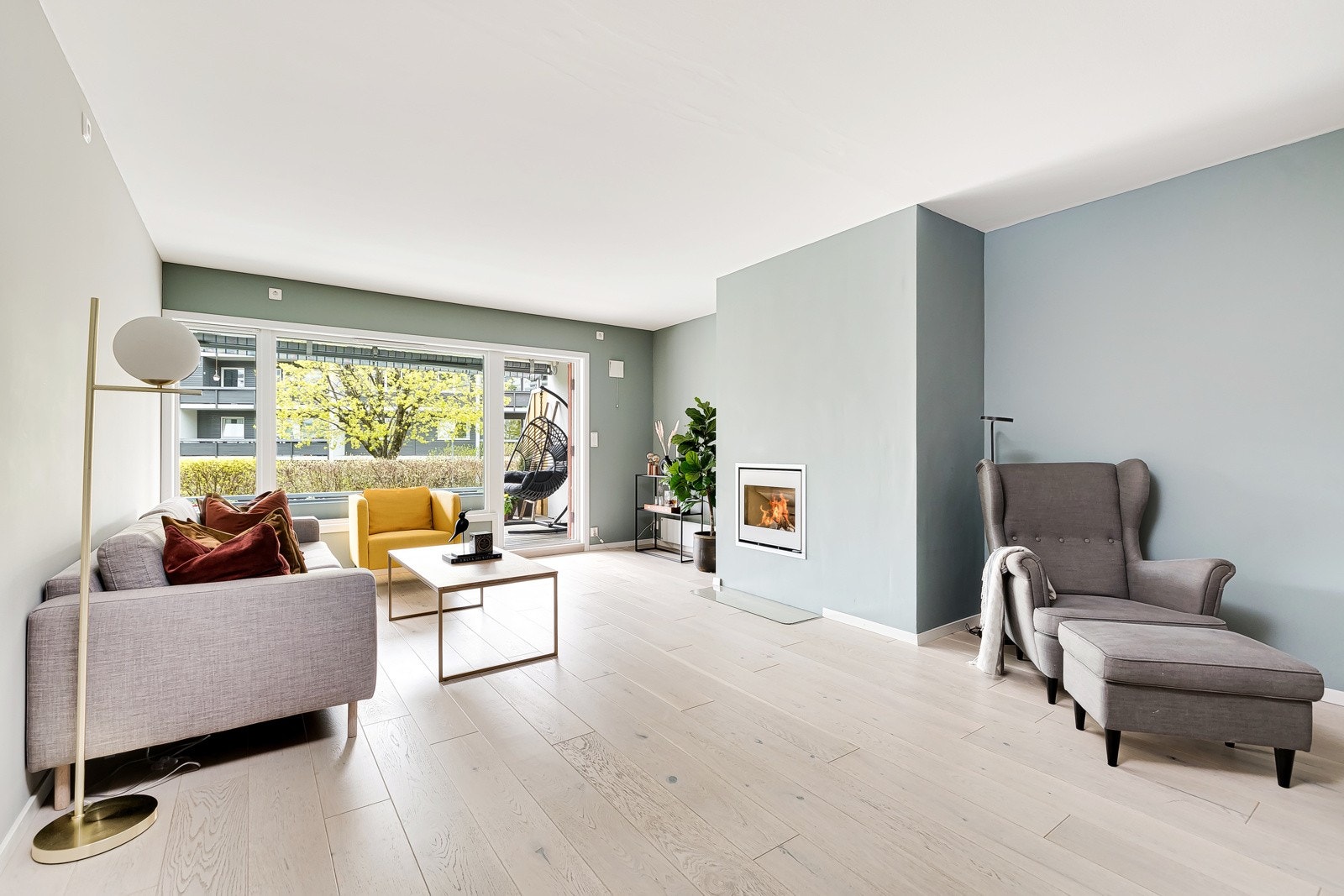 Leiligheten har høy standard, er gjennomgående og har direkte adkomst til store uteareal Galleribilde