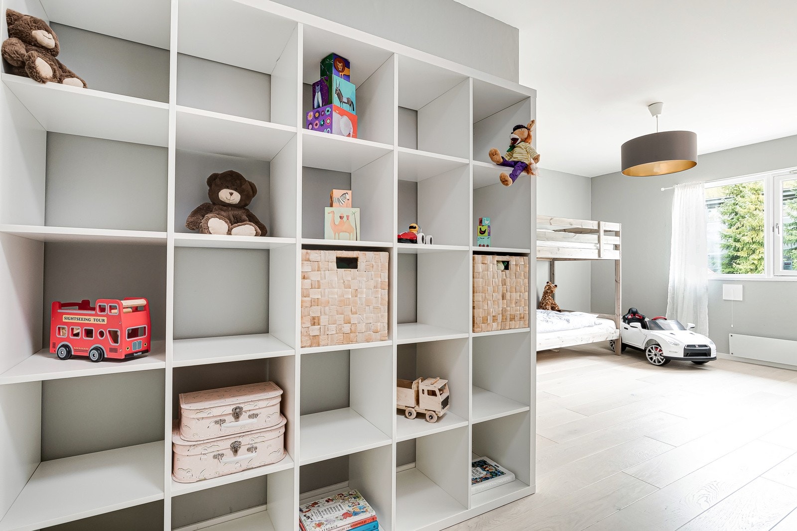 Leiligheten har fire gode soverom. Det ene soverommet brukes i dag som stue Galleribilde