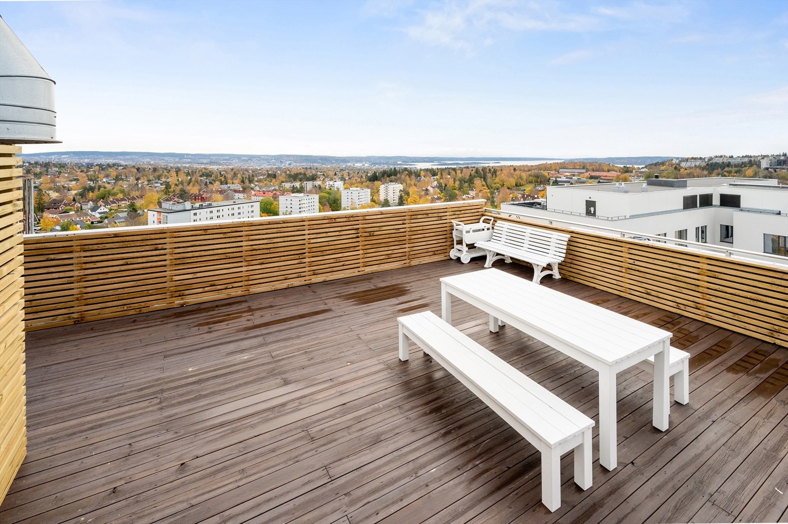 Felles takterrasse med flott utsikt og optimale solforhold. Galleribilde