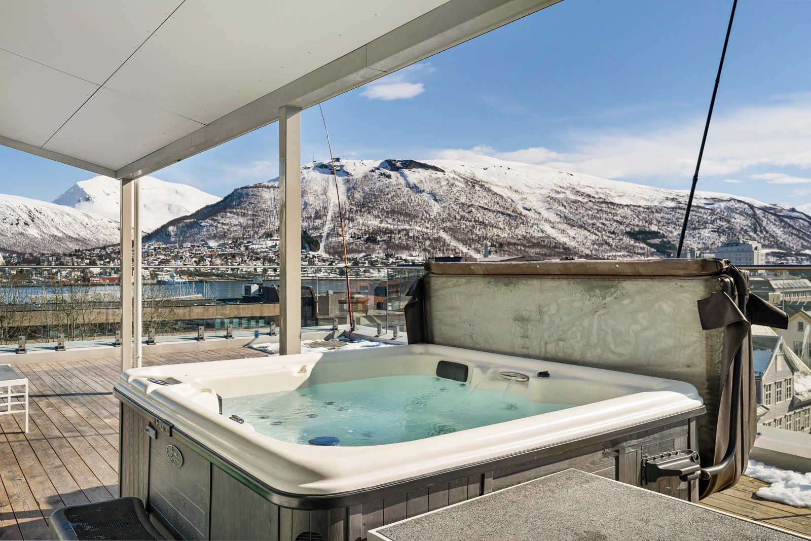Felles takterrasse med jacuzzi