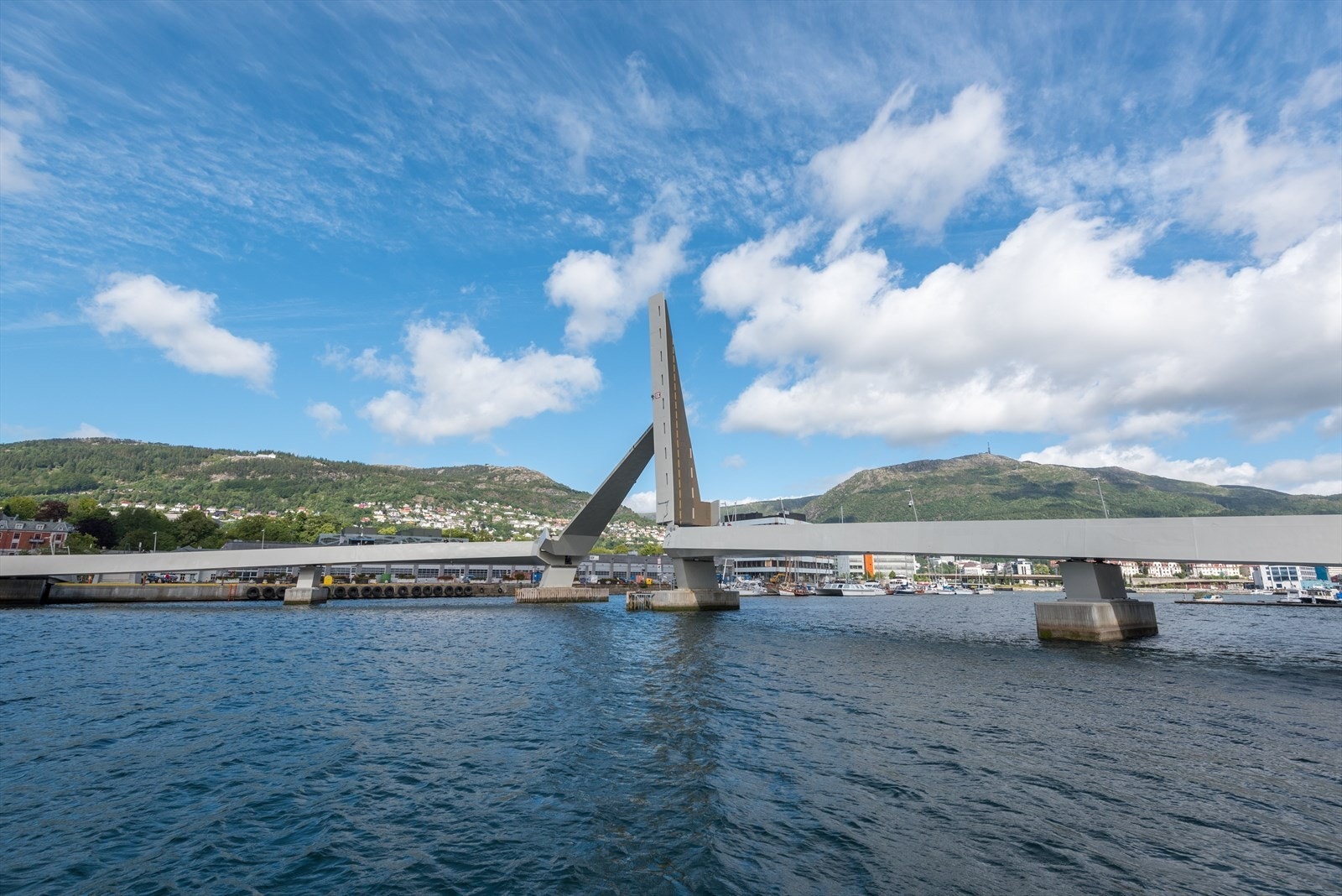 Kort gangavstand til Småpudden som raskt tar deg over til BI og UiB. Galleribilde
