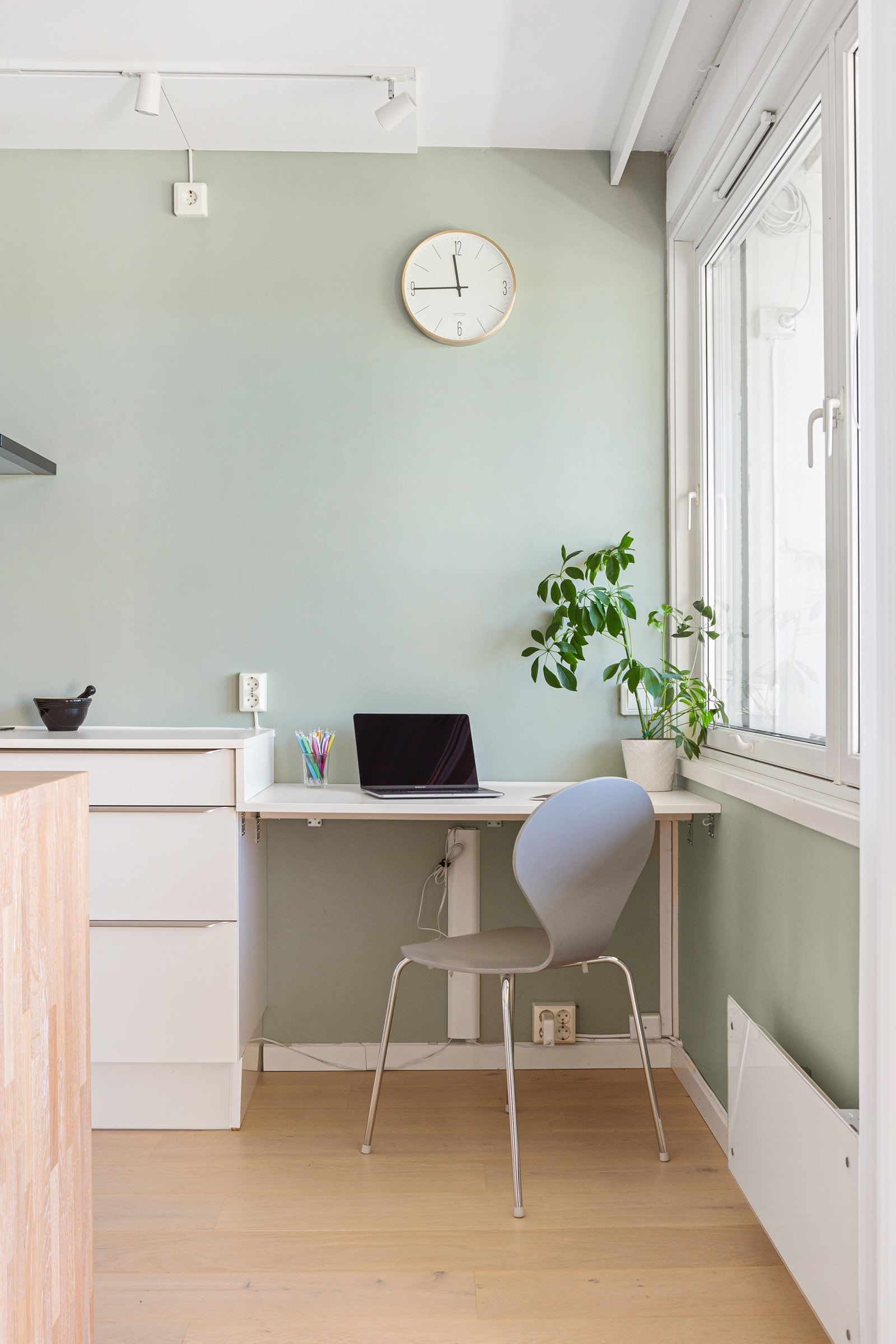 I kjøkkenkroken er det mulig å innrede med et koselig hjemmekontor. Galleribilde