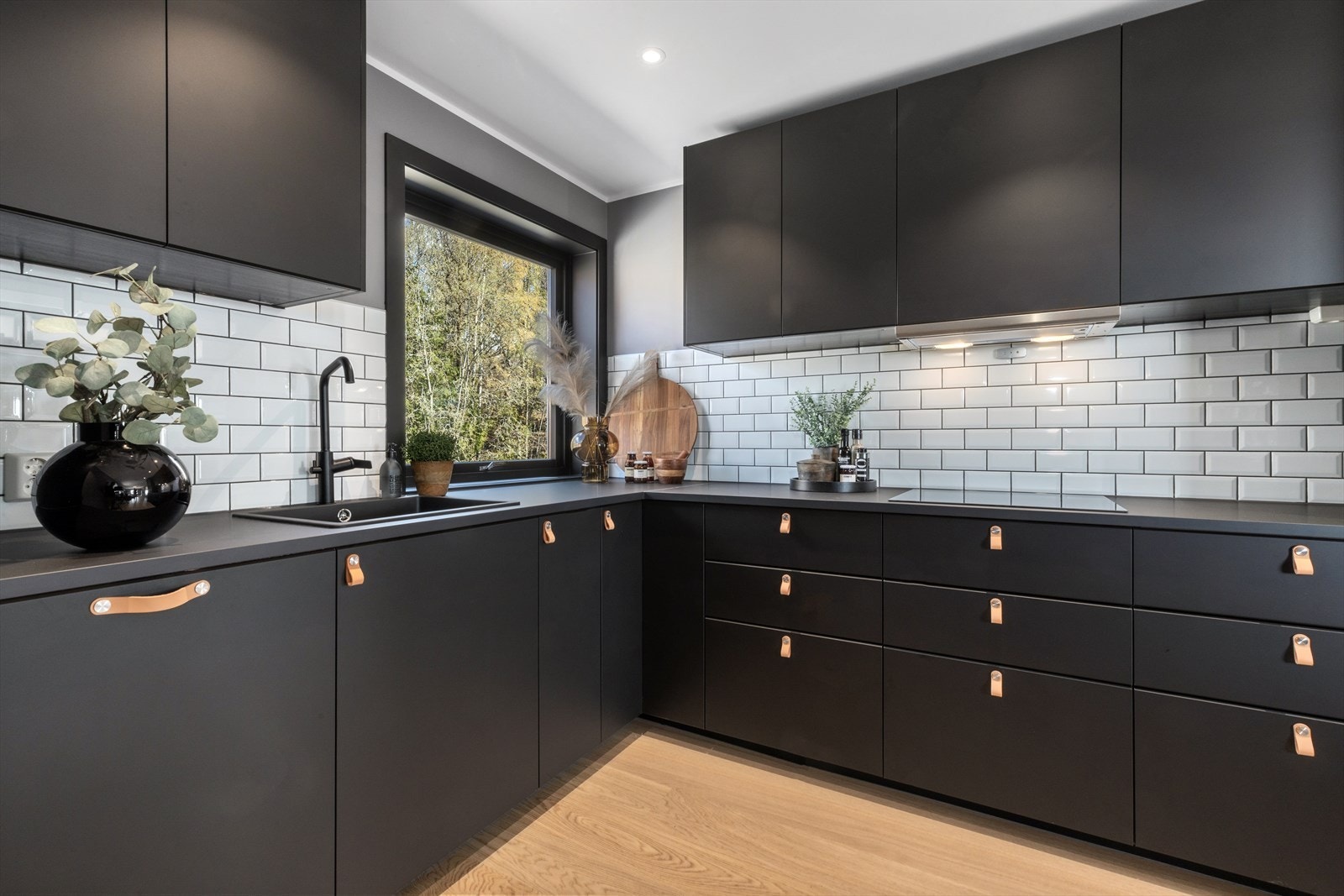 1-stavs eikeparkett i alle rom Galleribilde