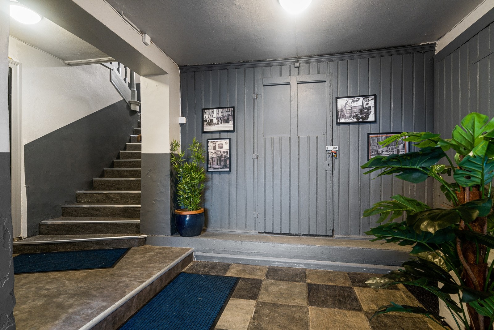 Leiligheten har inngang fra et koselig felles trapperom i andre etasje leilighetsetasje. Galleribilde