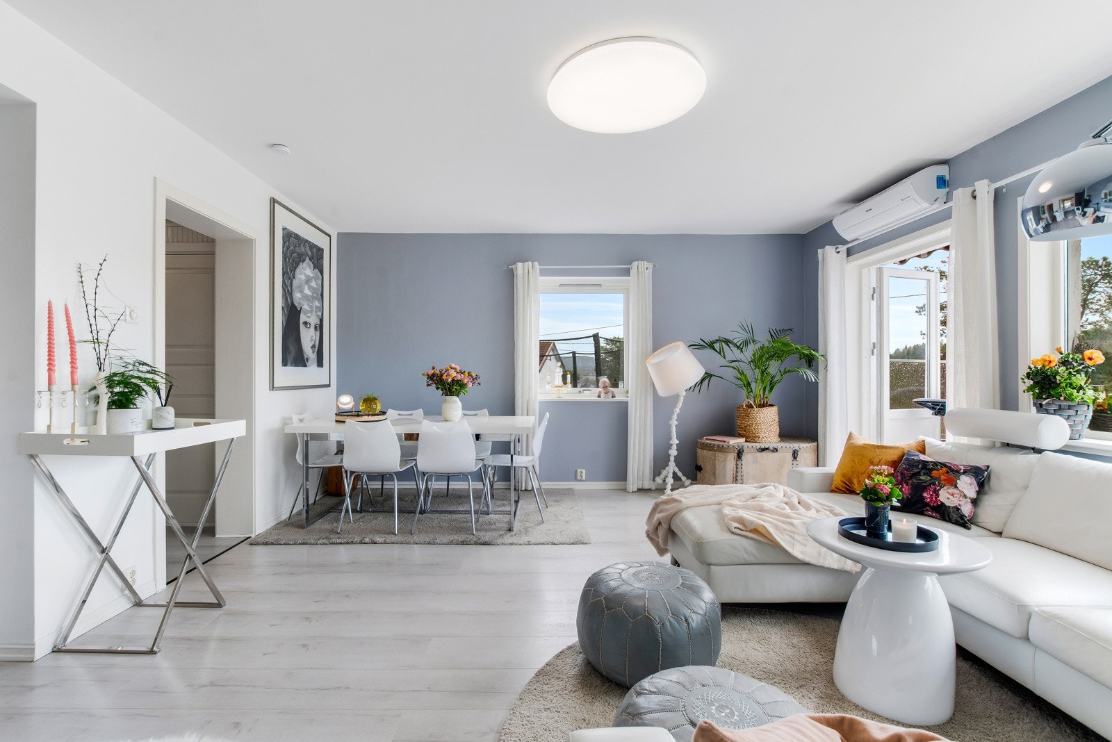 1.etg. God plass til sofagruppe og spisestue Galleribilde