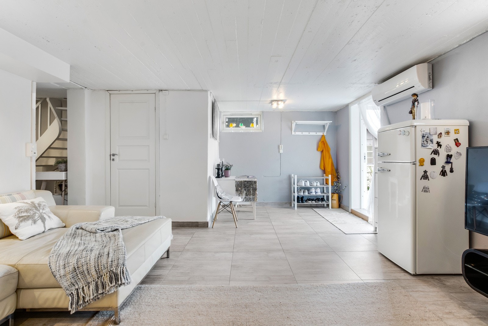 U.etg. God lagringsplass i bod og praktisk med direkte adkomst fra vestvendt terrasse Galleribilde