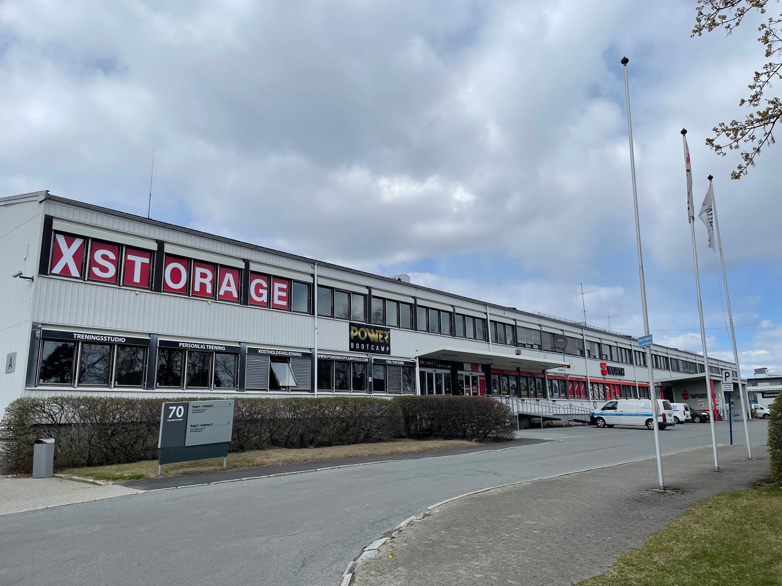 Vi ligger nærme E6 innenfor bom-ringen Galleribilde