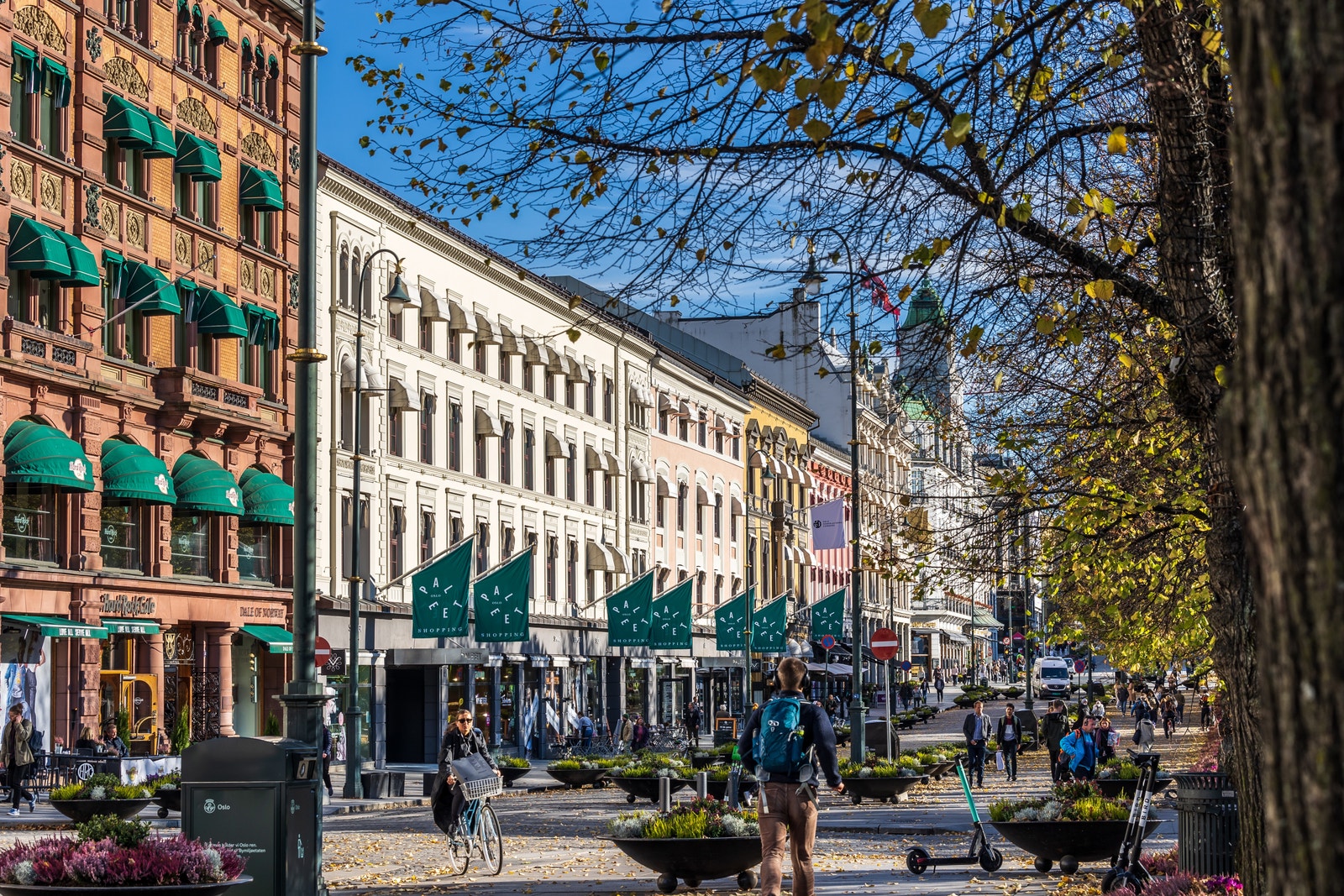 Velkjent og flott historisk fasade, like trivelig i alle årets sesonger Galleribilde