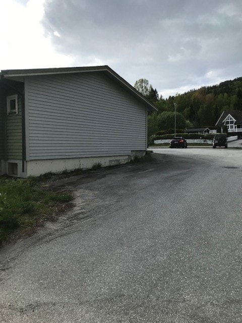 Side mot Hagavegen. Galleribilde