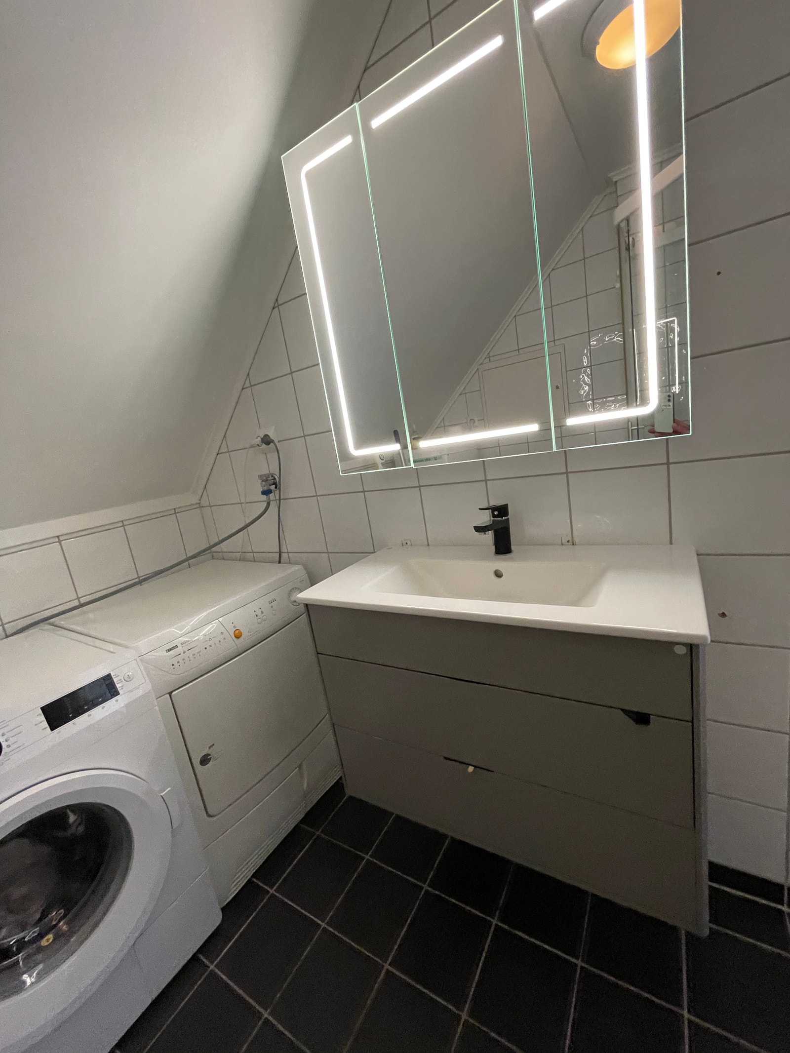 Ny delikat baderomsinnredning Galleribilde