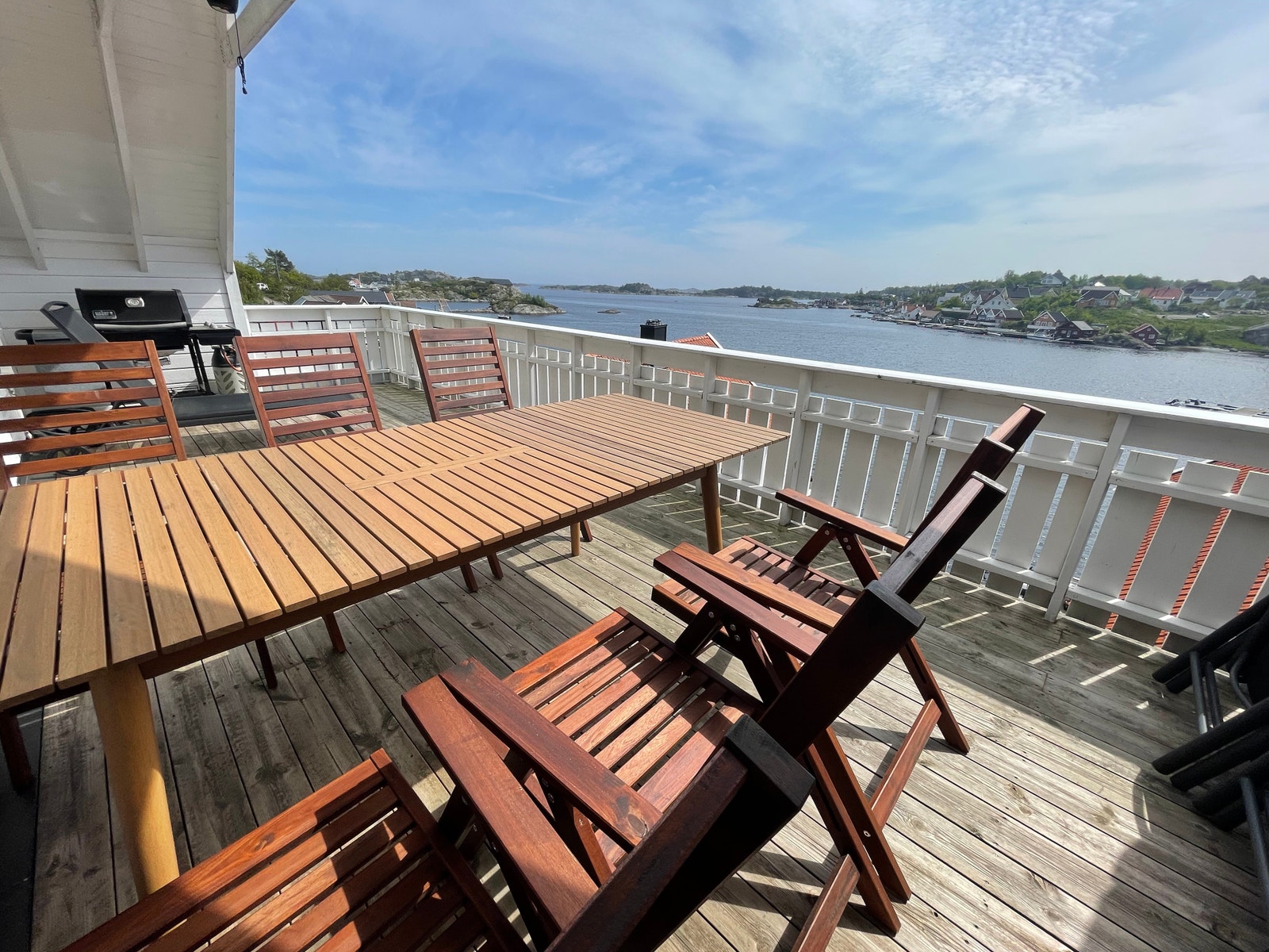 Stor og fin terrasse med fantastisk utsikt Galleribilde