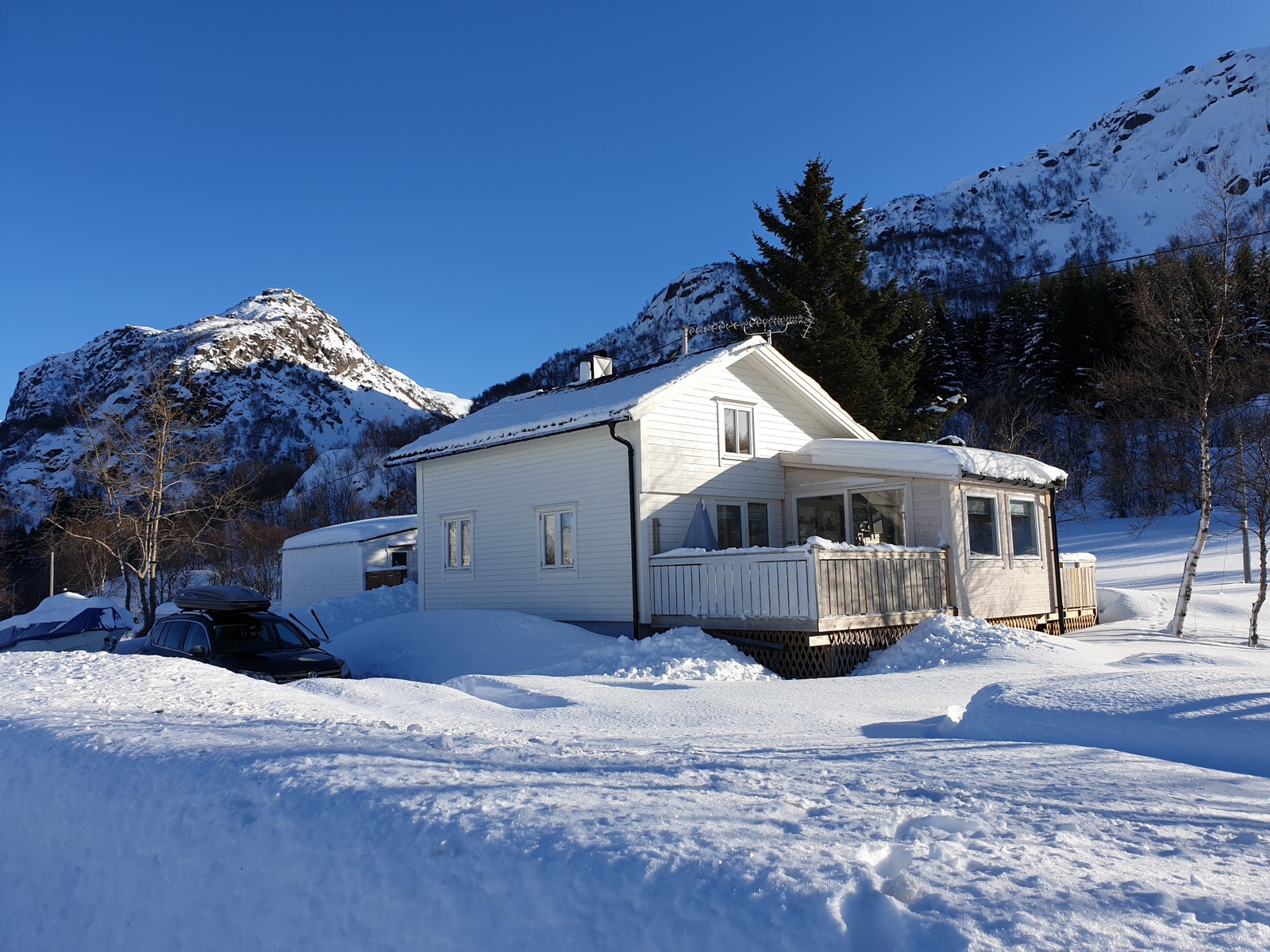 Huset vinterstid Galleribilde