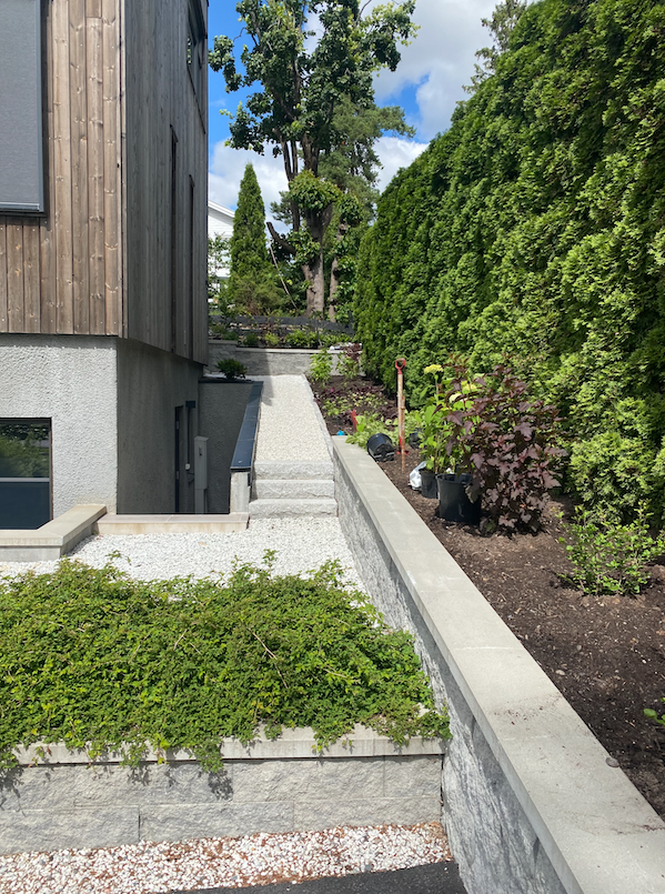 Pent inngangsparti med hyggelig belysning Galleribilde