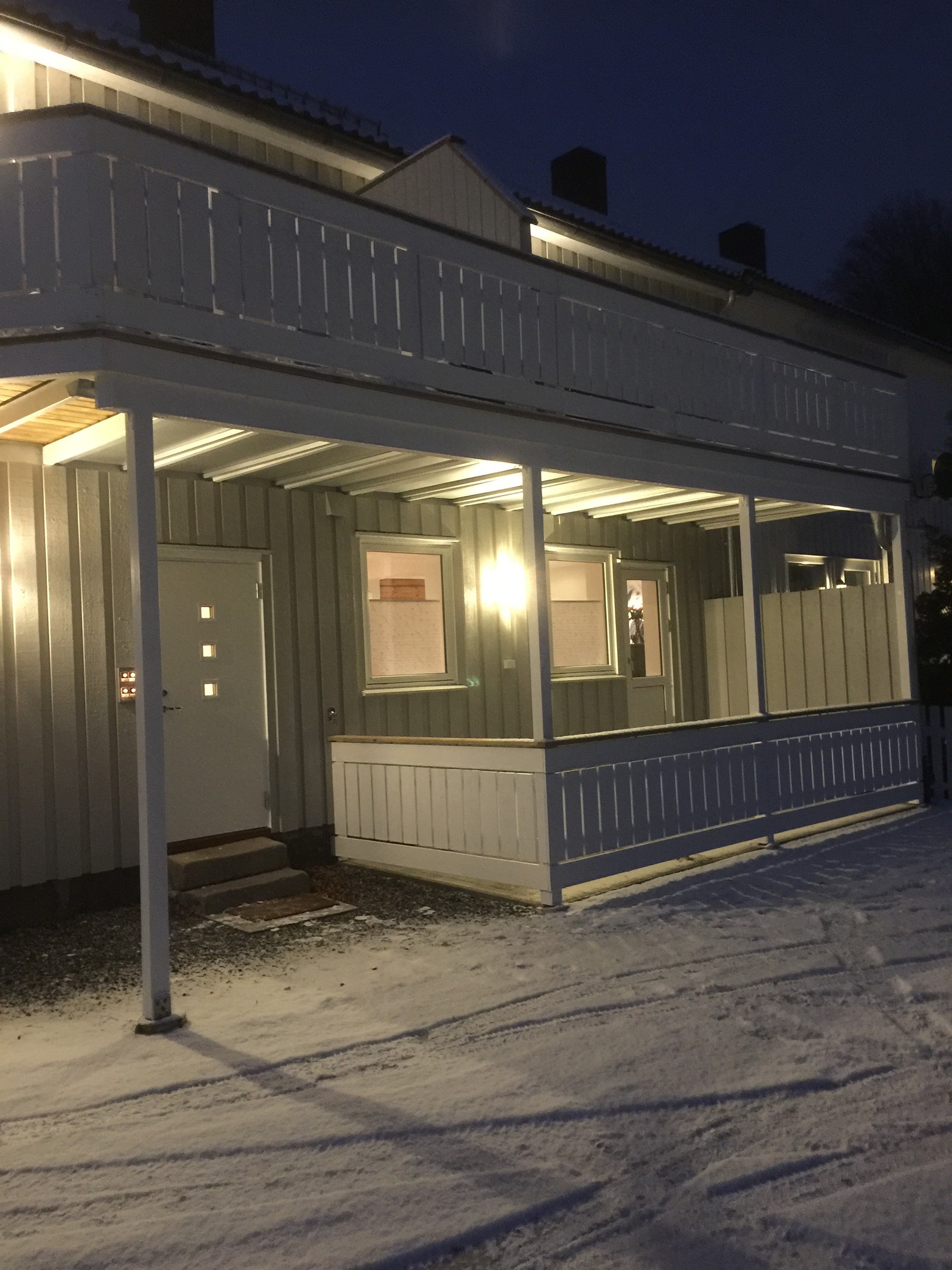 inngang parti til huset (4 mannsbolig). leilighet som er ledig 2etg venstre. Galleribilde