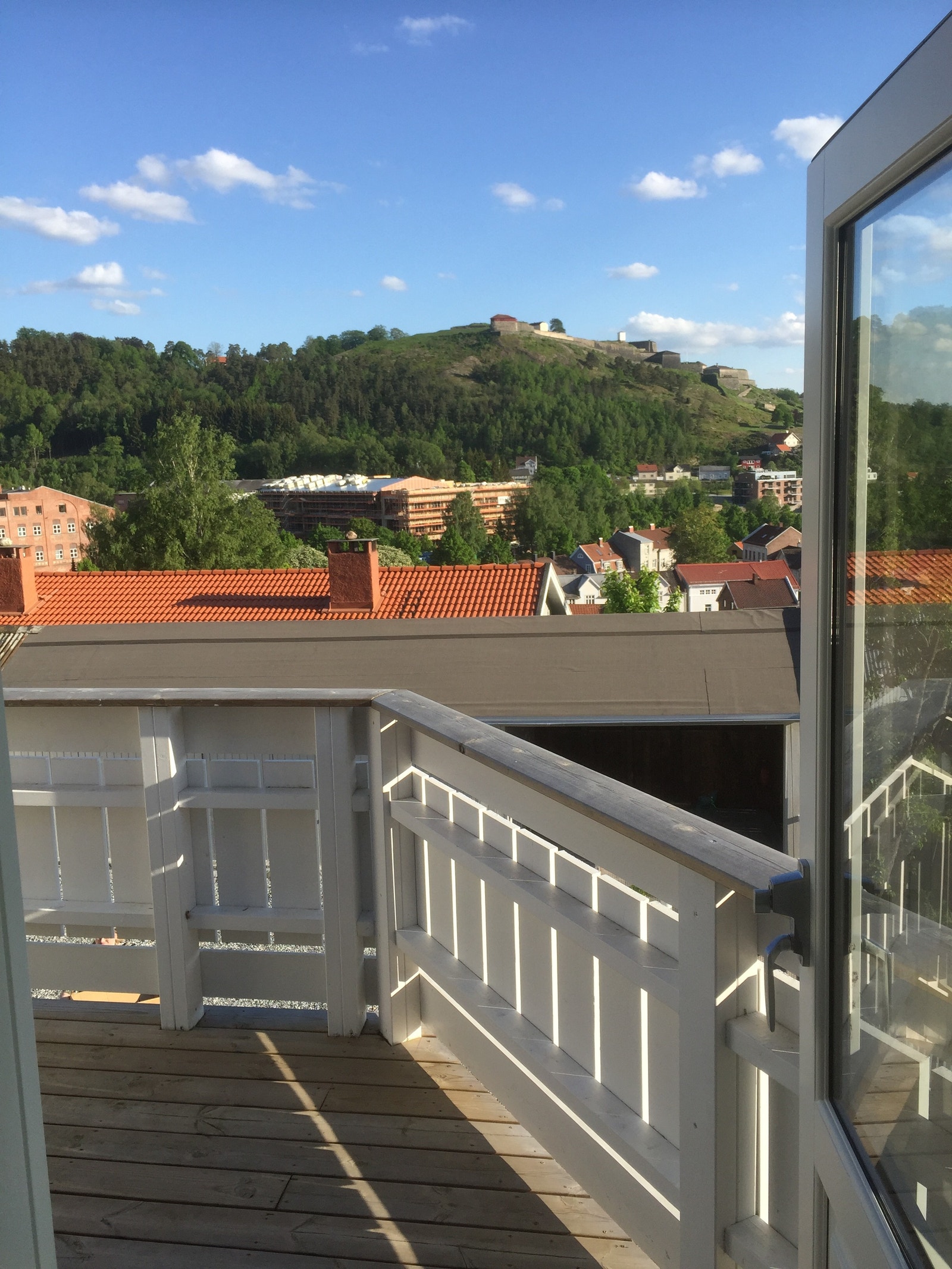 terrasse (utsikt mot byen/festningen) Galleribilde