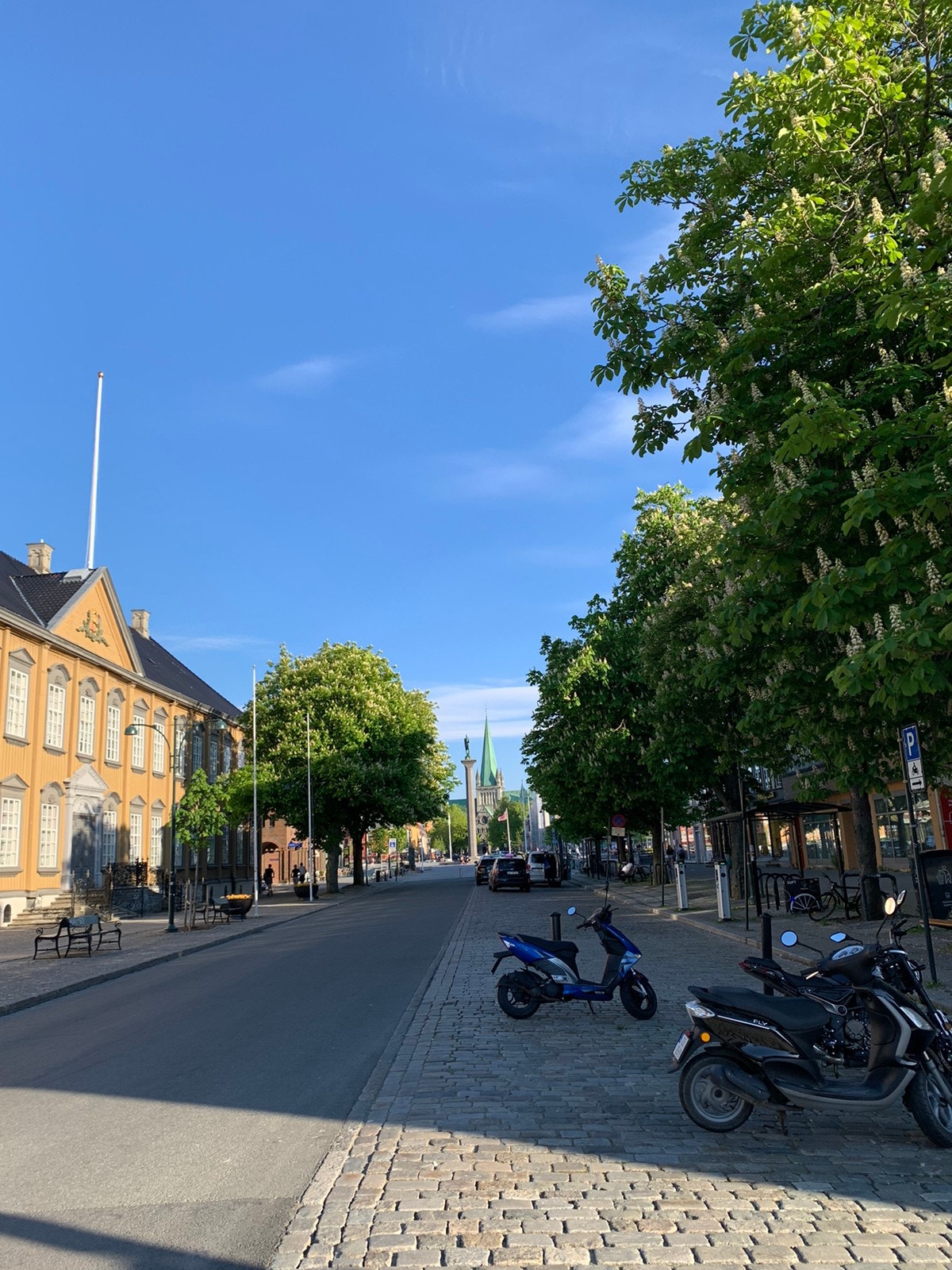 Utsikt mot torget Galleribilde