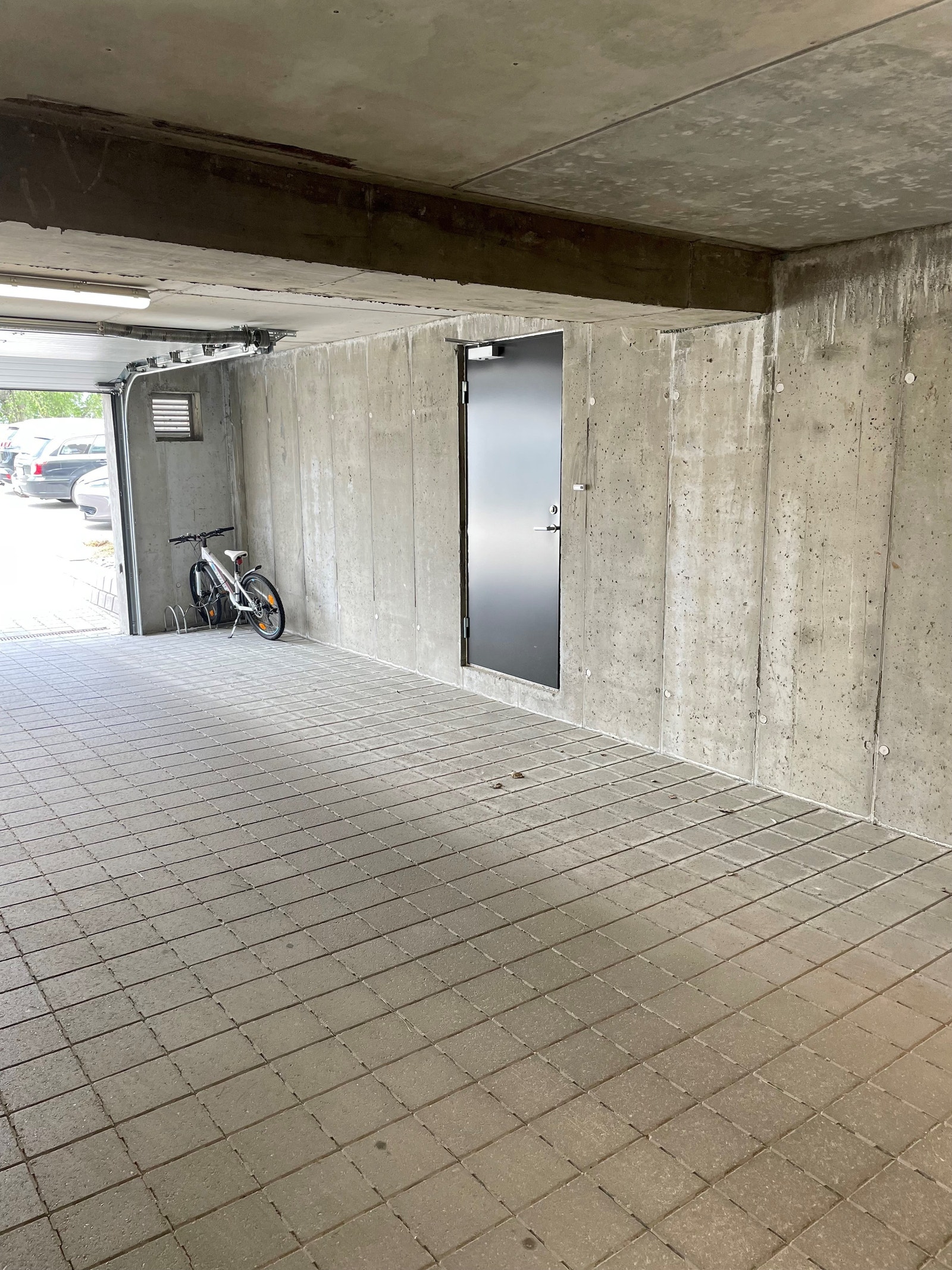 Inngang direkte fra garasje Galleribilde