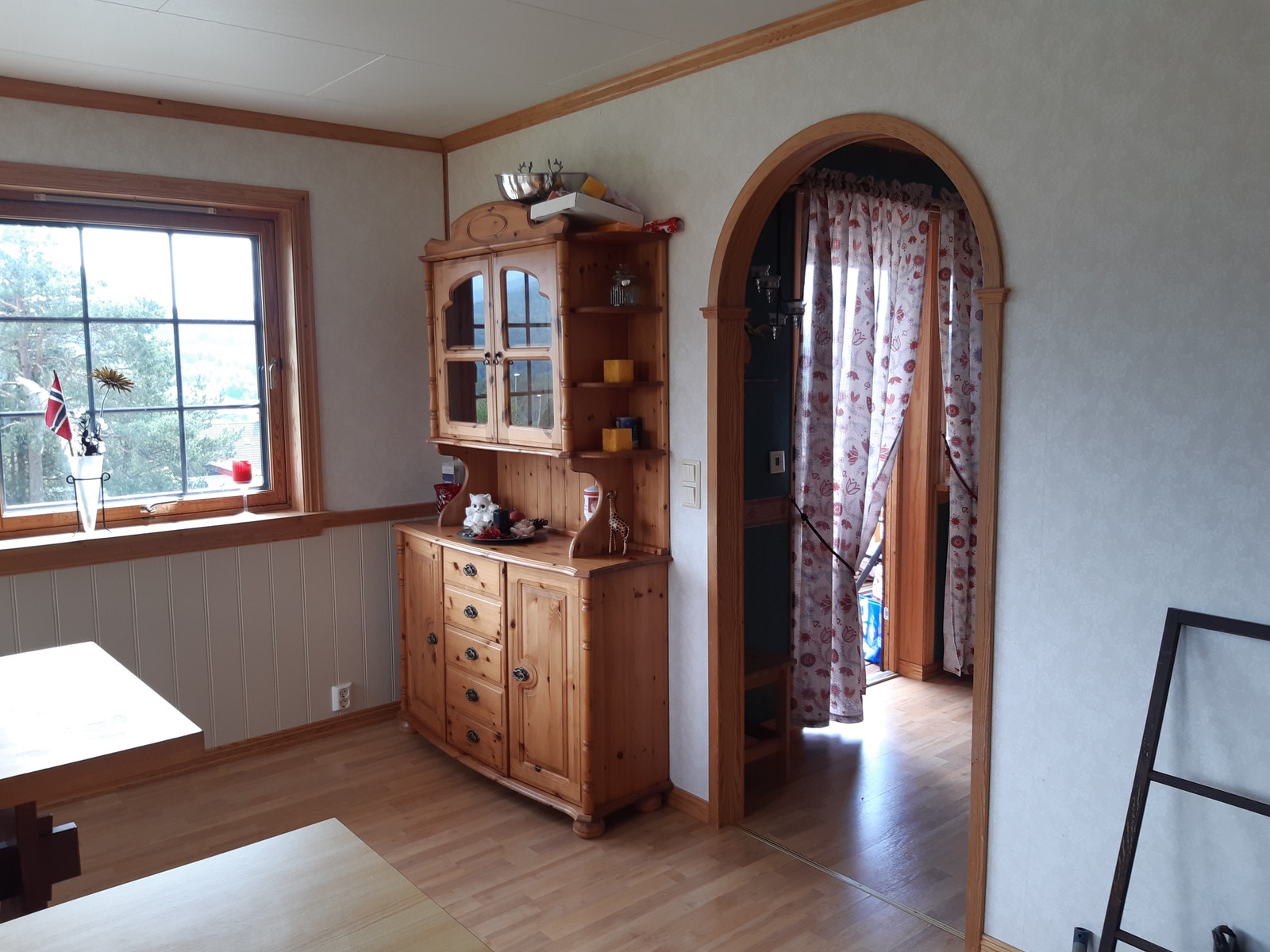 Kjøkken mot stue Galleribilde