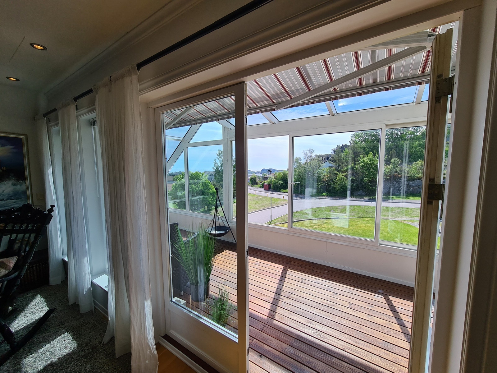 Glassveranda utenfor stuen, vendt ut mot Stavern og havet. Galleribilde